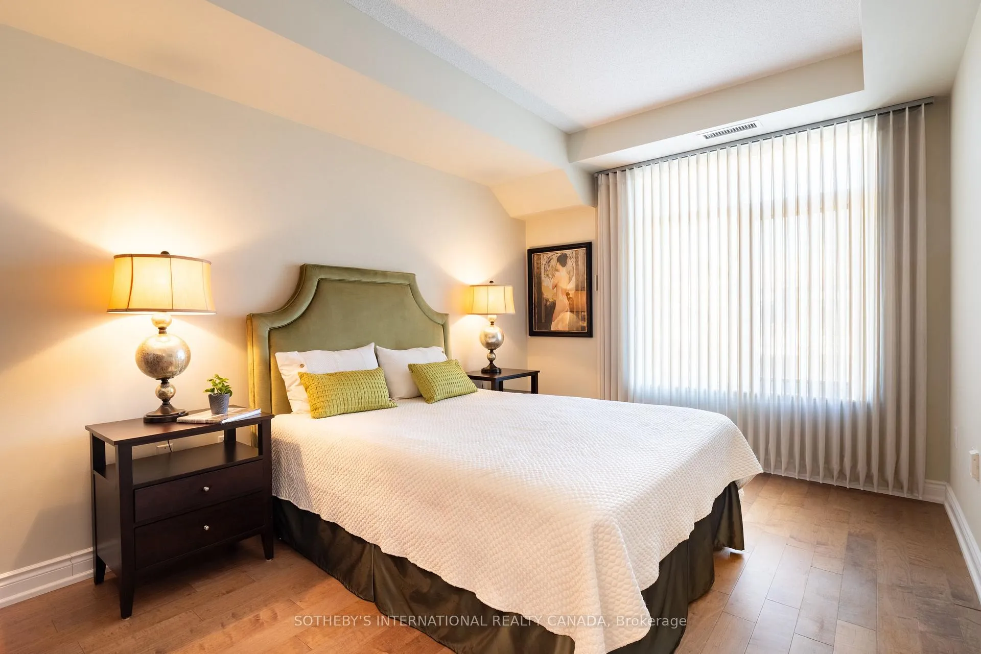 Photo 16 of Unit PH08, 10 Old Mill Trail, Etobicoke, Kingsway South — HOMEH