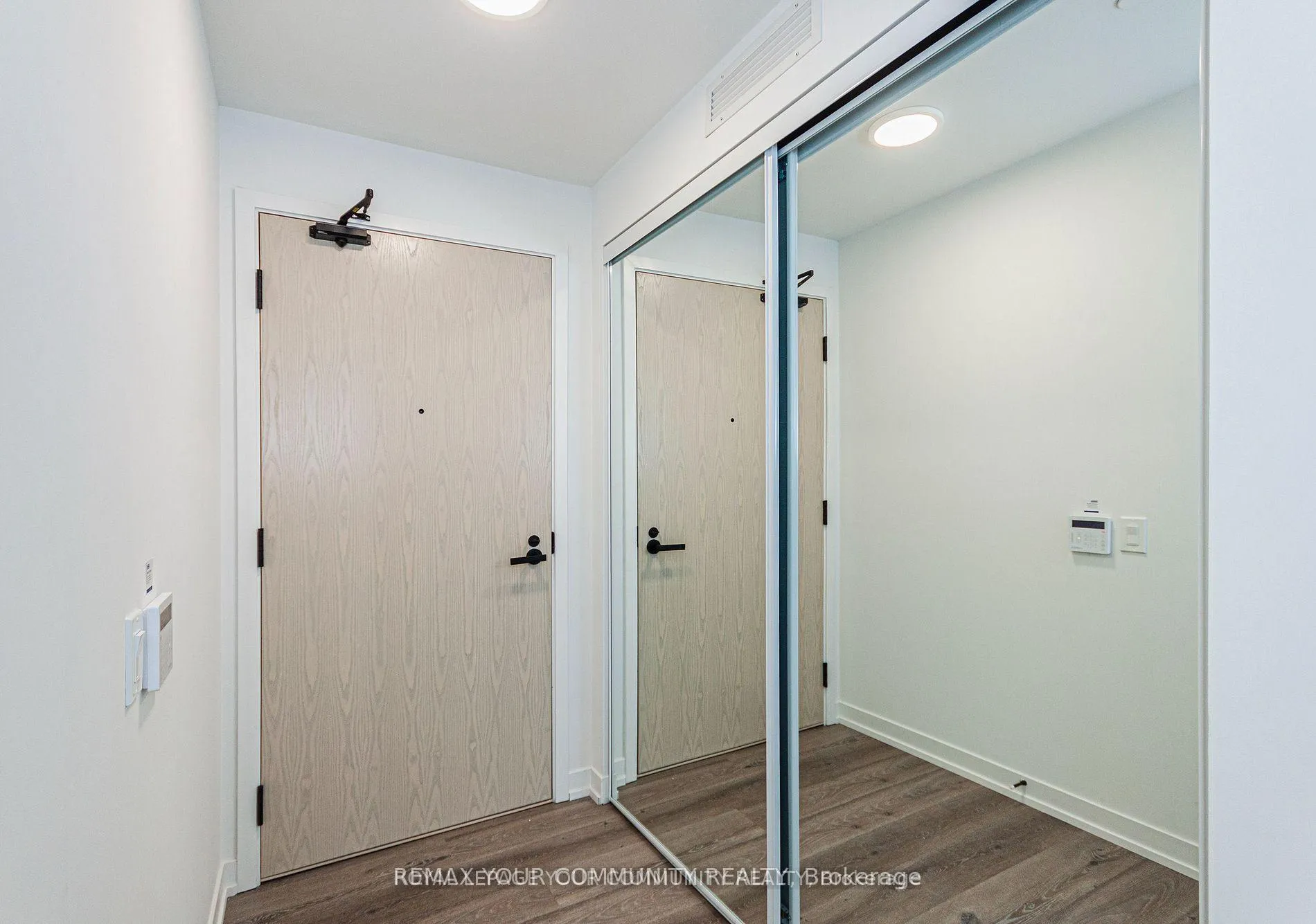Photo 1 of Unit 706, 225 Commerce Street, Vaughan, Vaughan Corporate Centre — HOMEH