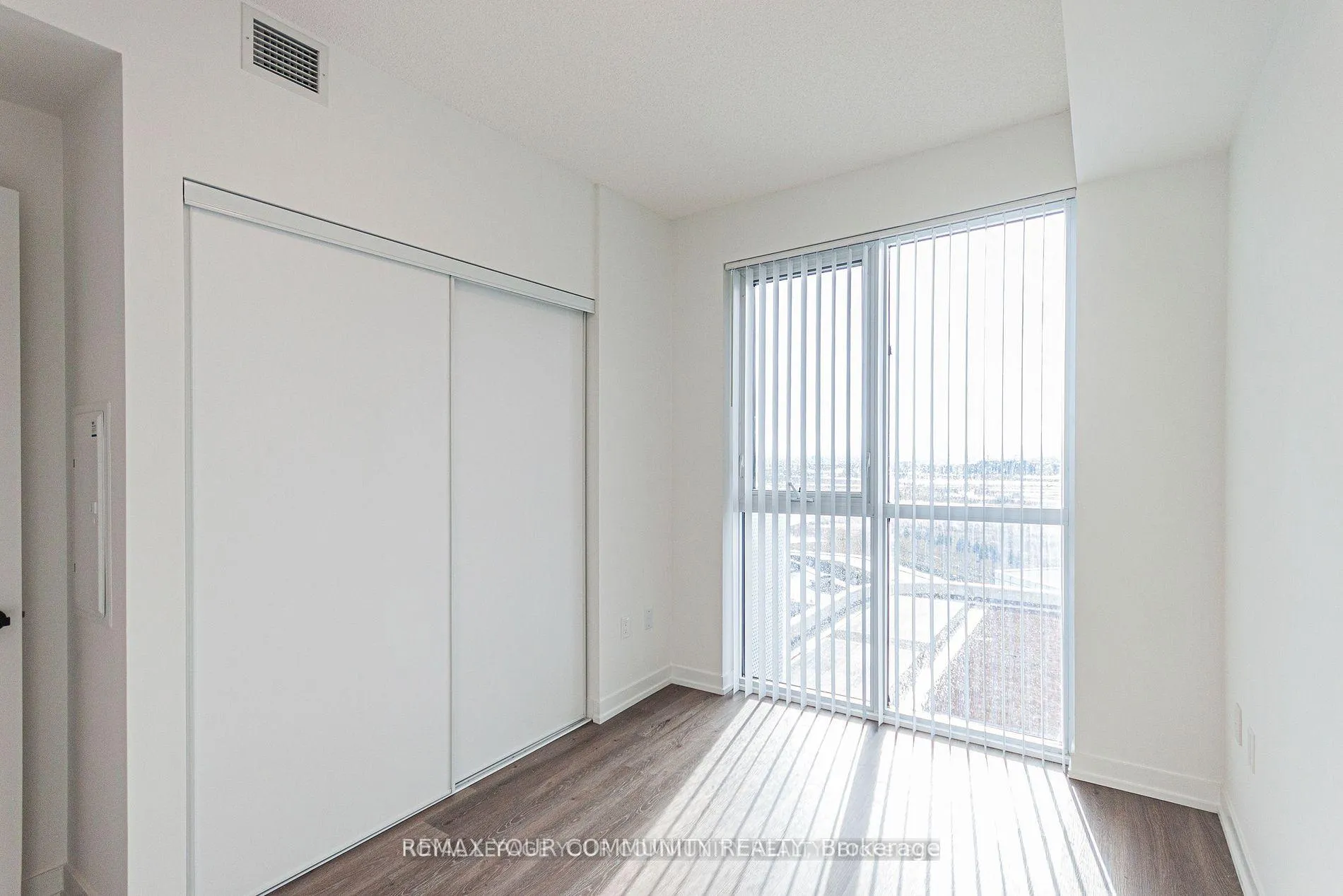 Photo 4 of Unit 706, 225 Commerce Street, Vaughan, Vaughan Corporate Centre — HOMEH