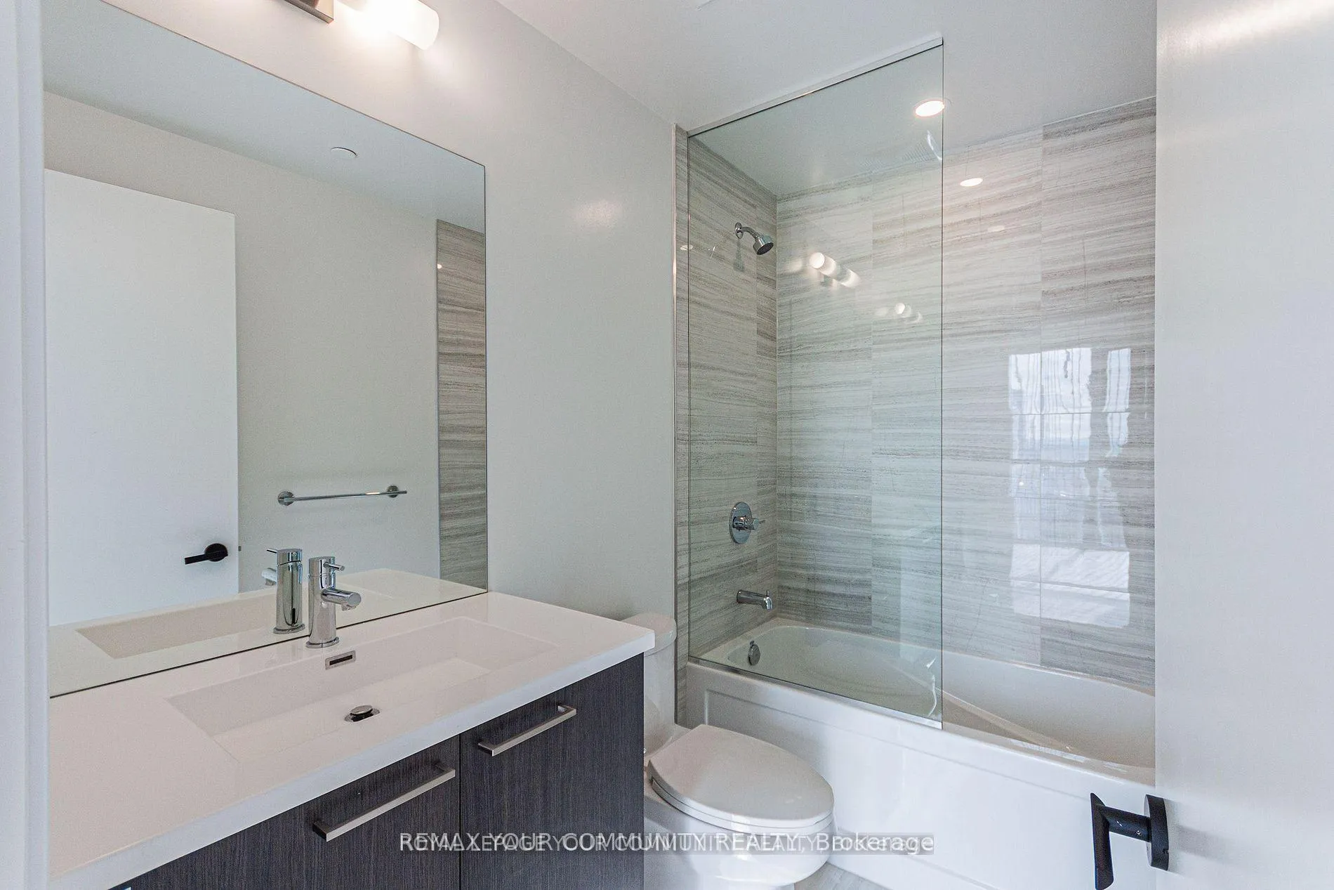 Photo 5 of Unit 706, 225 Commerce Street, Vaughan, Vaughan Corporate Centre — HOMEH
