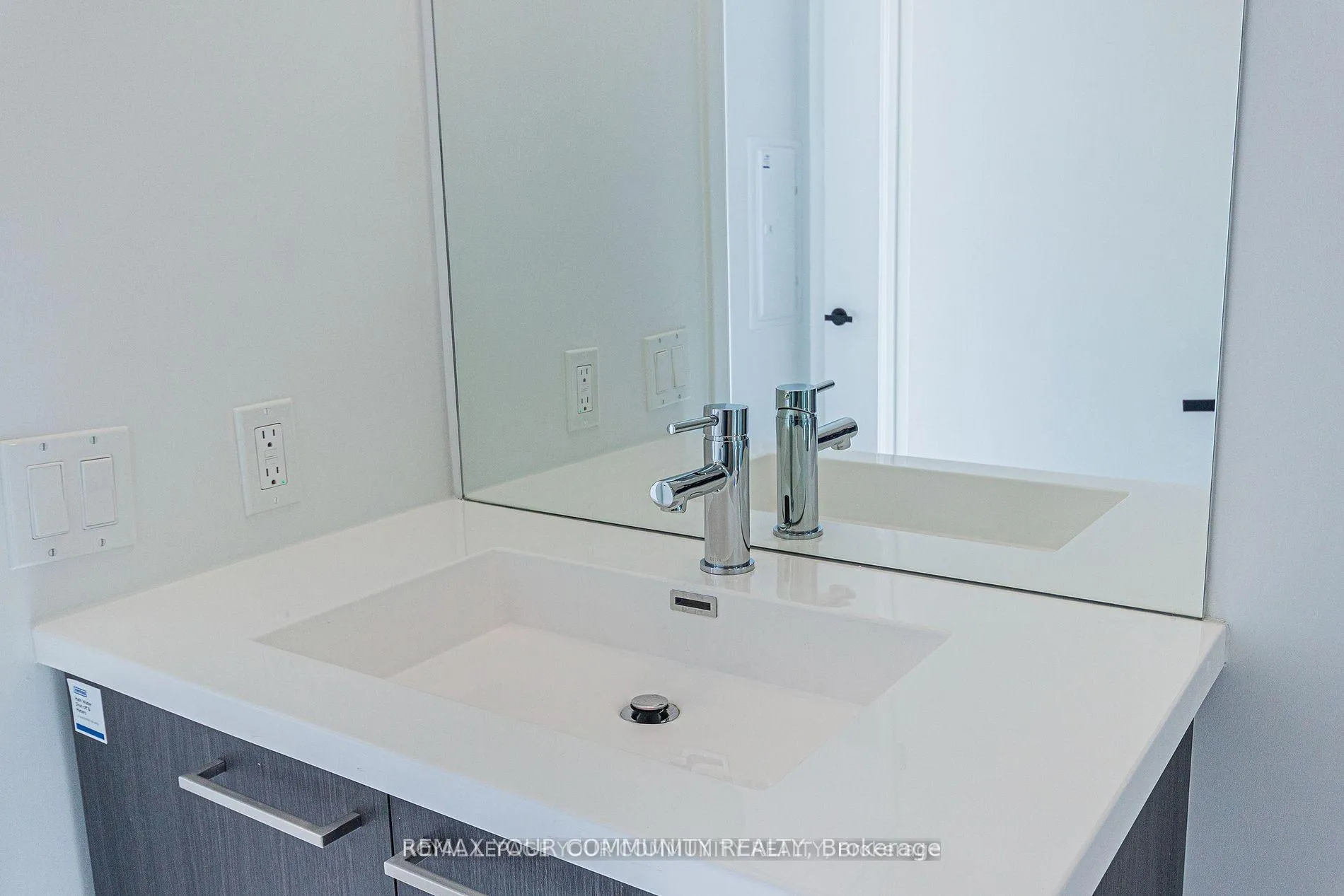 Photo 7 of Unit 706, 225 Commerce Street, Vaughan, Vaughan Corporate Centre — HOMEH