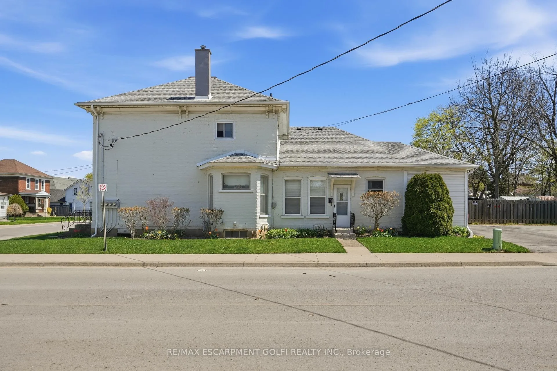 Photo 3 of 4640 Morrison Street, Niagara Falls, Downtown — HOMEH