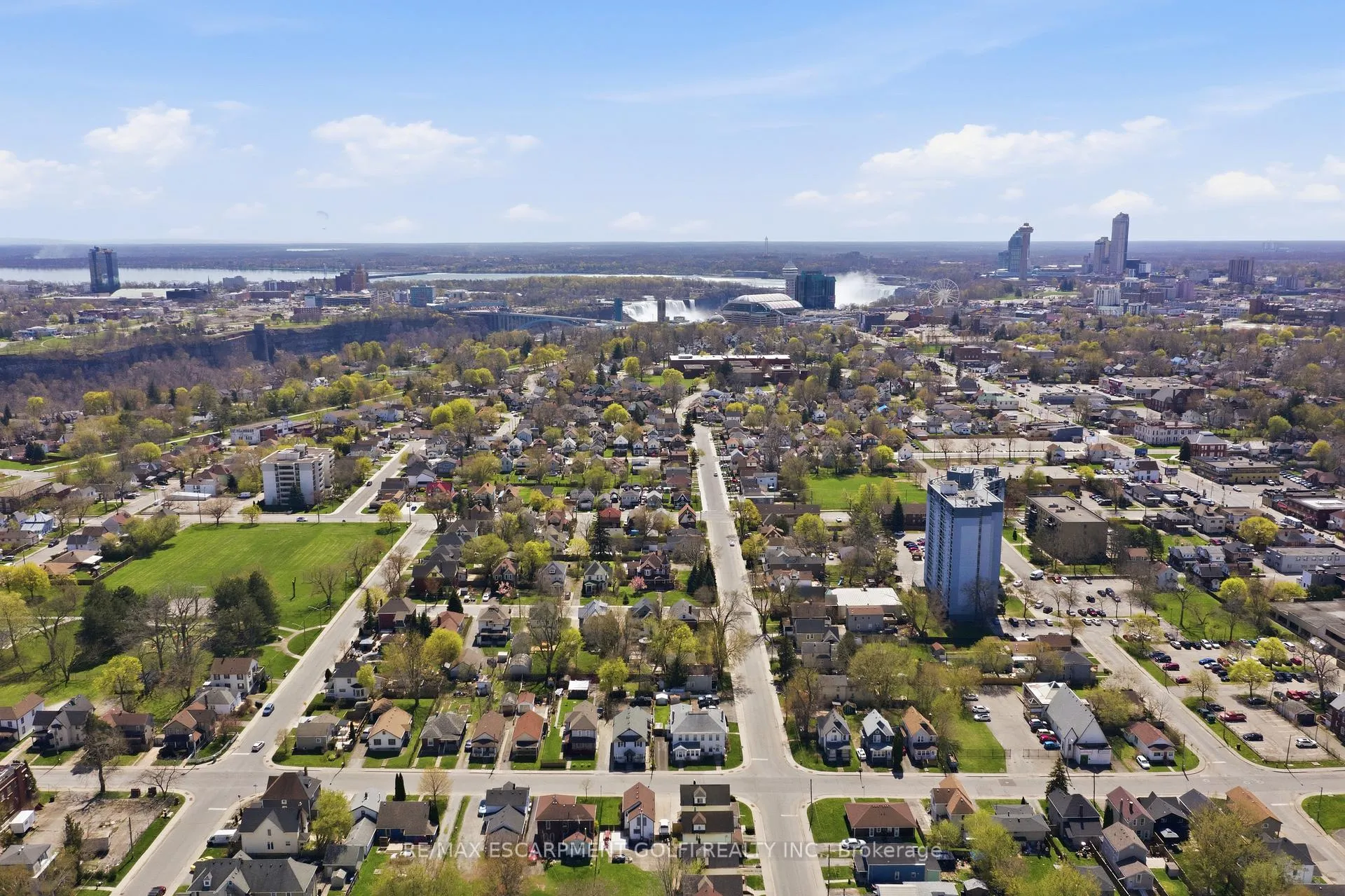 Photo 9 of 4640 Morrison Street, Niagara Falls, Downtown — HOMEH