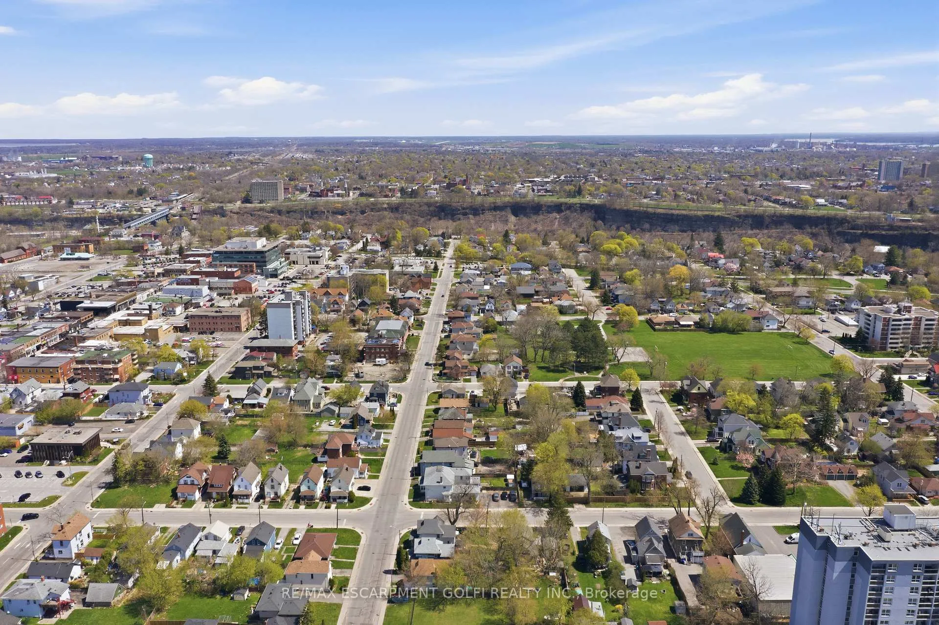Photo 10 of 4640 Morrison Street, Niagara Falls, Downtown — HOMEH