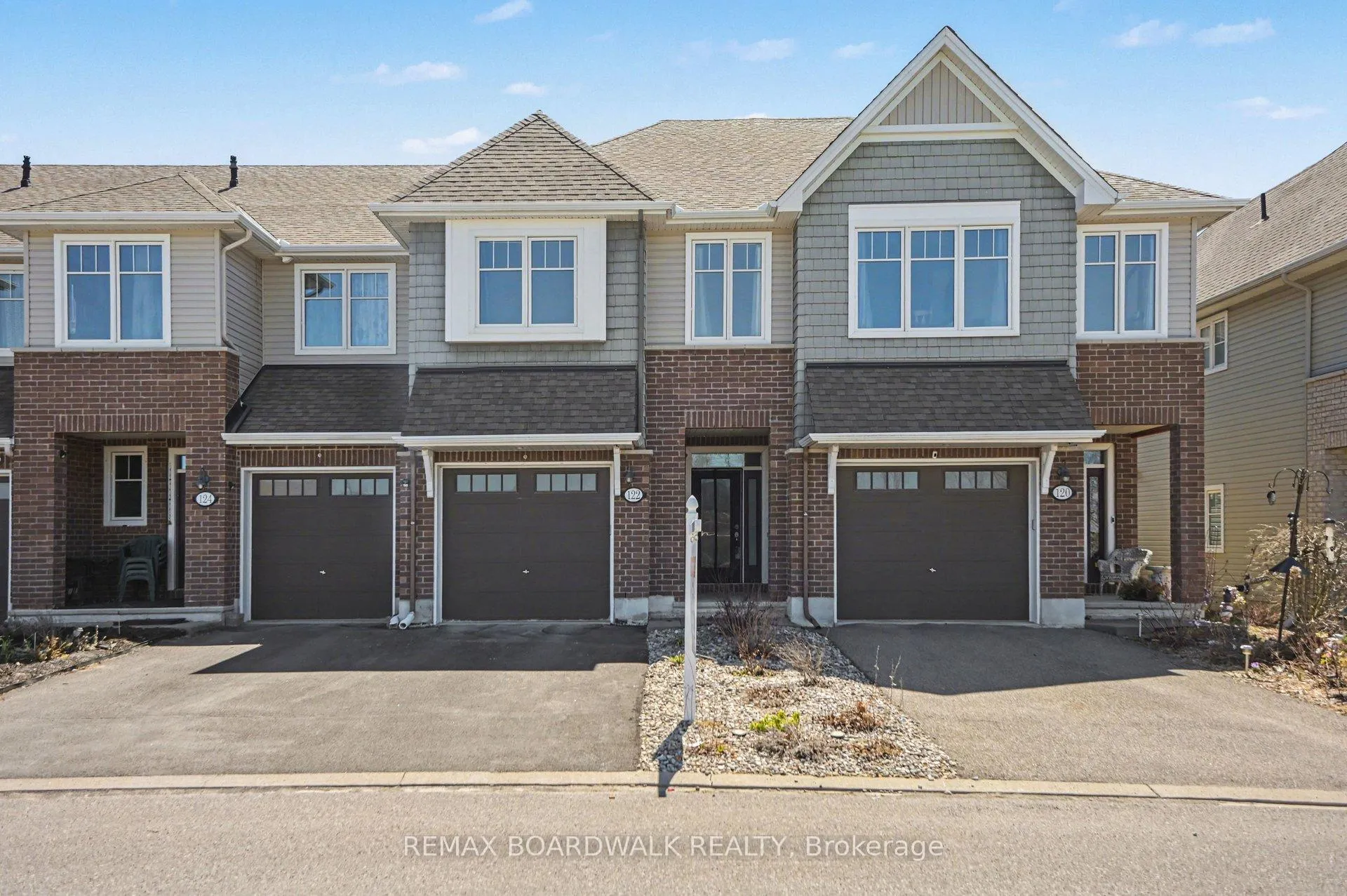 Photo 1 of 122 Kestrel Street, Ottawa, Blossom Park/Kemp Park/Findlay Creek — HOMEH