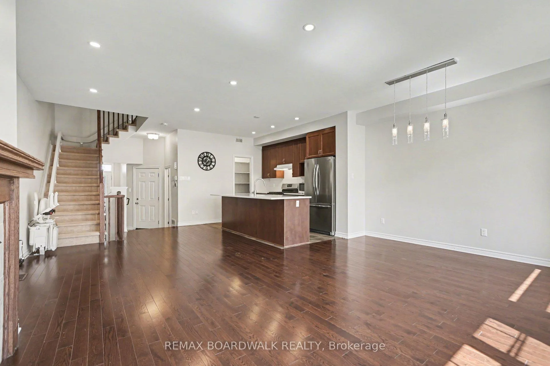 Photo 2 of 122 Kestrel Street, Ottawa, Blossom Park/Kemp Park/Findlay Creek — HOMEH
