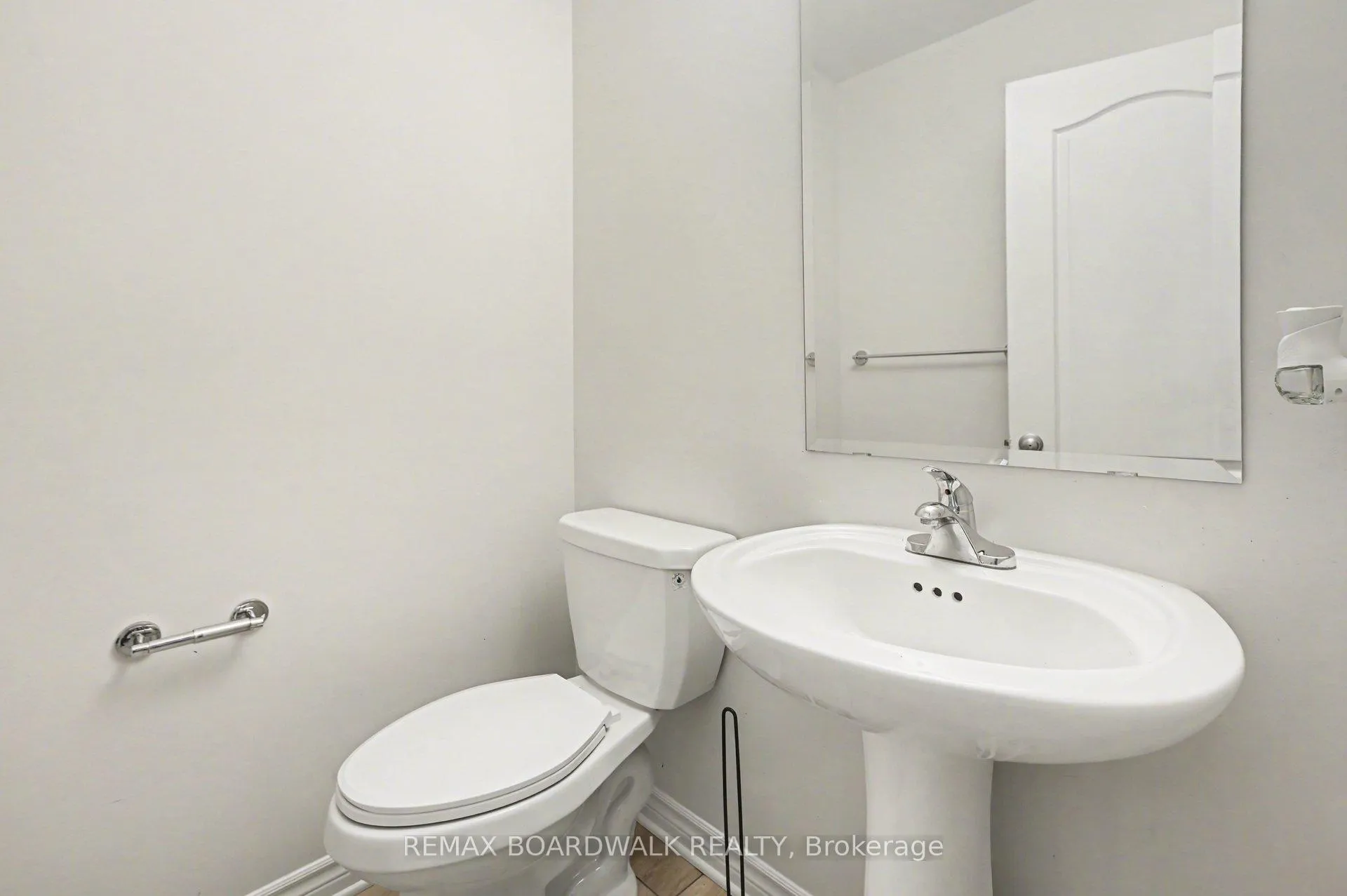 Photo 5 of 122 Kestrel Street, Ottawa, Blossom Park/Kemp Park/Findlay Creek — HOMEH