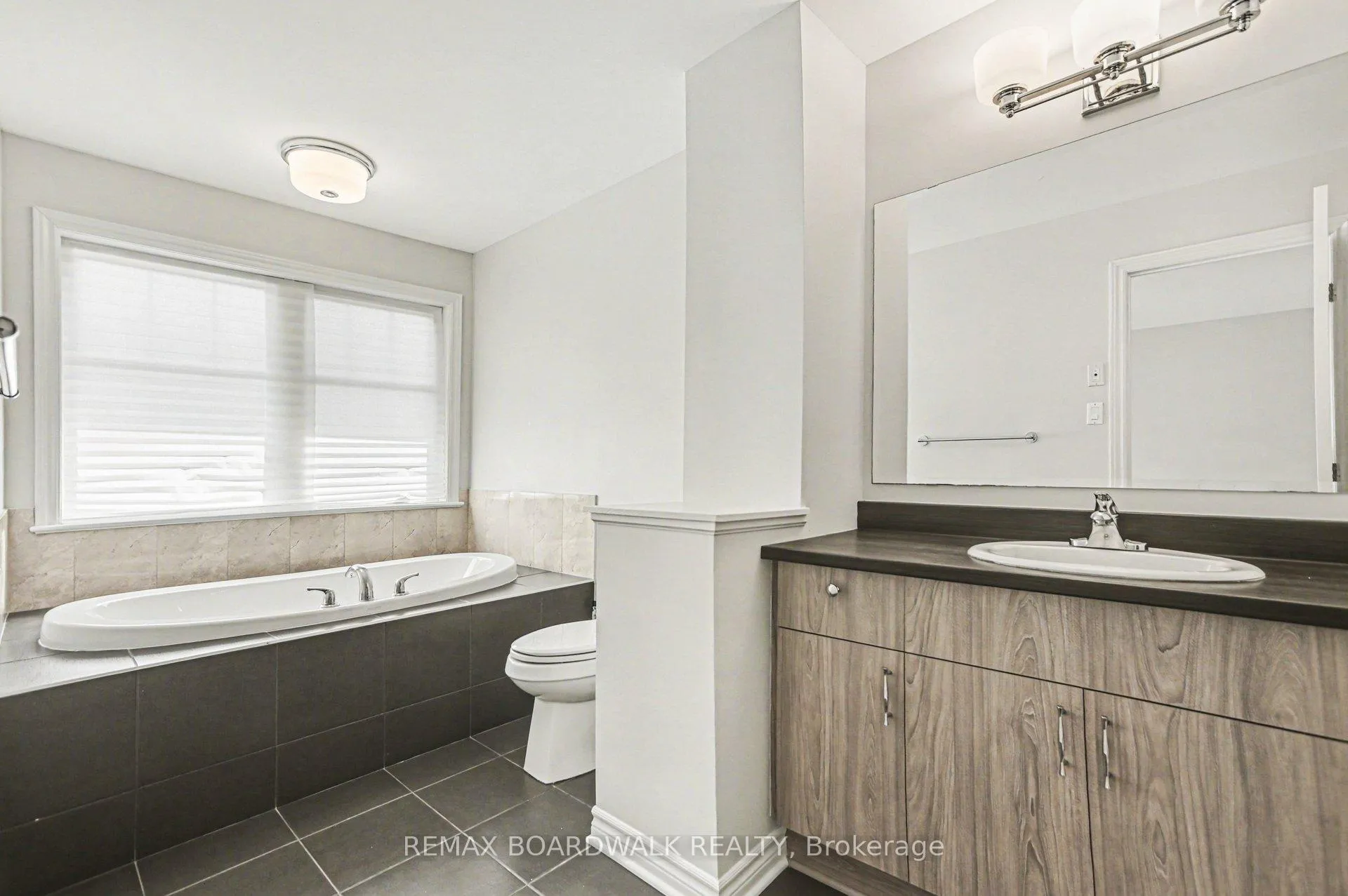 Photo 8 of 122 Kestrel Street, Ottawa, Blossom Park/Kemp Park/Findlay Creek — HOMEH