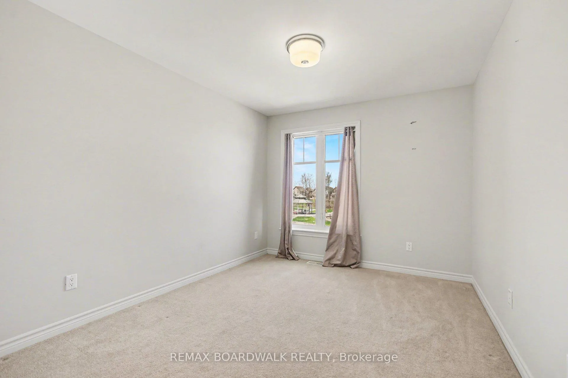 Photo 9 of 122 Kestrel Street, Ottawa, Blossom Park/Kemp Park/Findlay Creek — HOMEH
