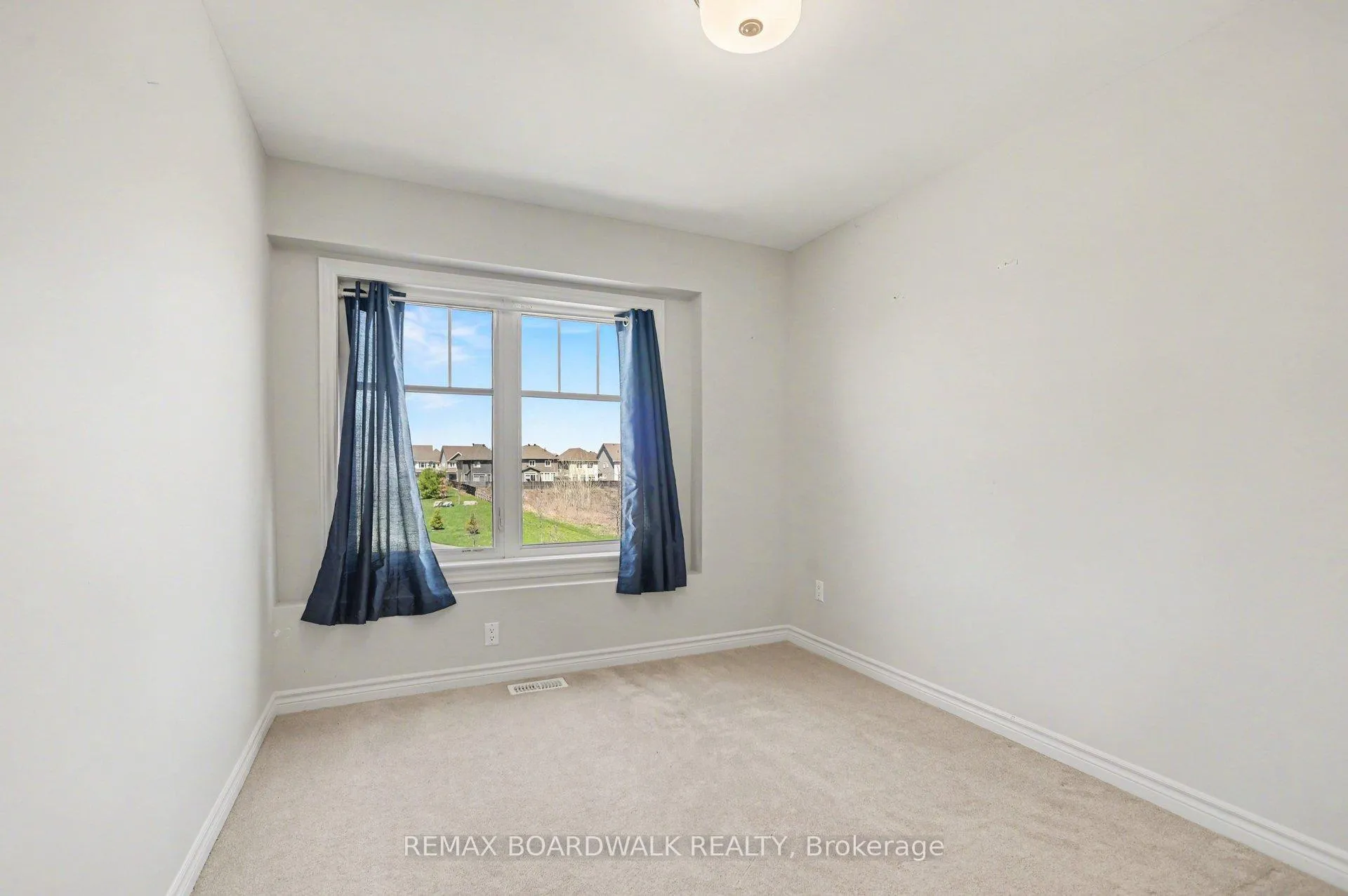 Photo 10 of 122 Kestrel Street, Ottawa, Blossom Park/Kemp Park/Findlay Creek — HOMEH
