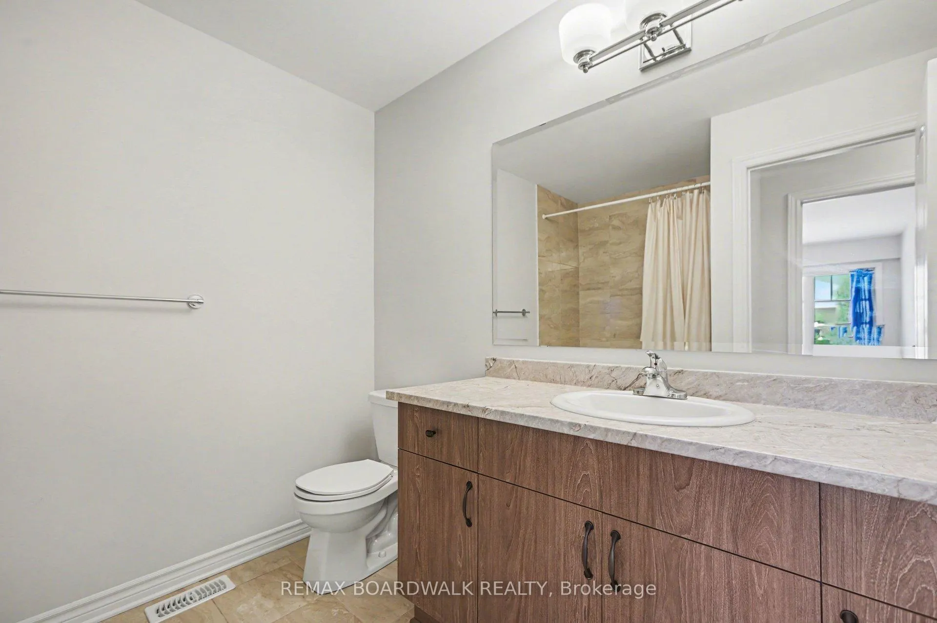Photo 11 of 122 Kestrel Street, Ottawa, Blossom Park/Kemp Park/Findlay Creek — HOMEH