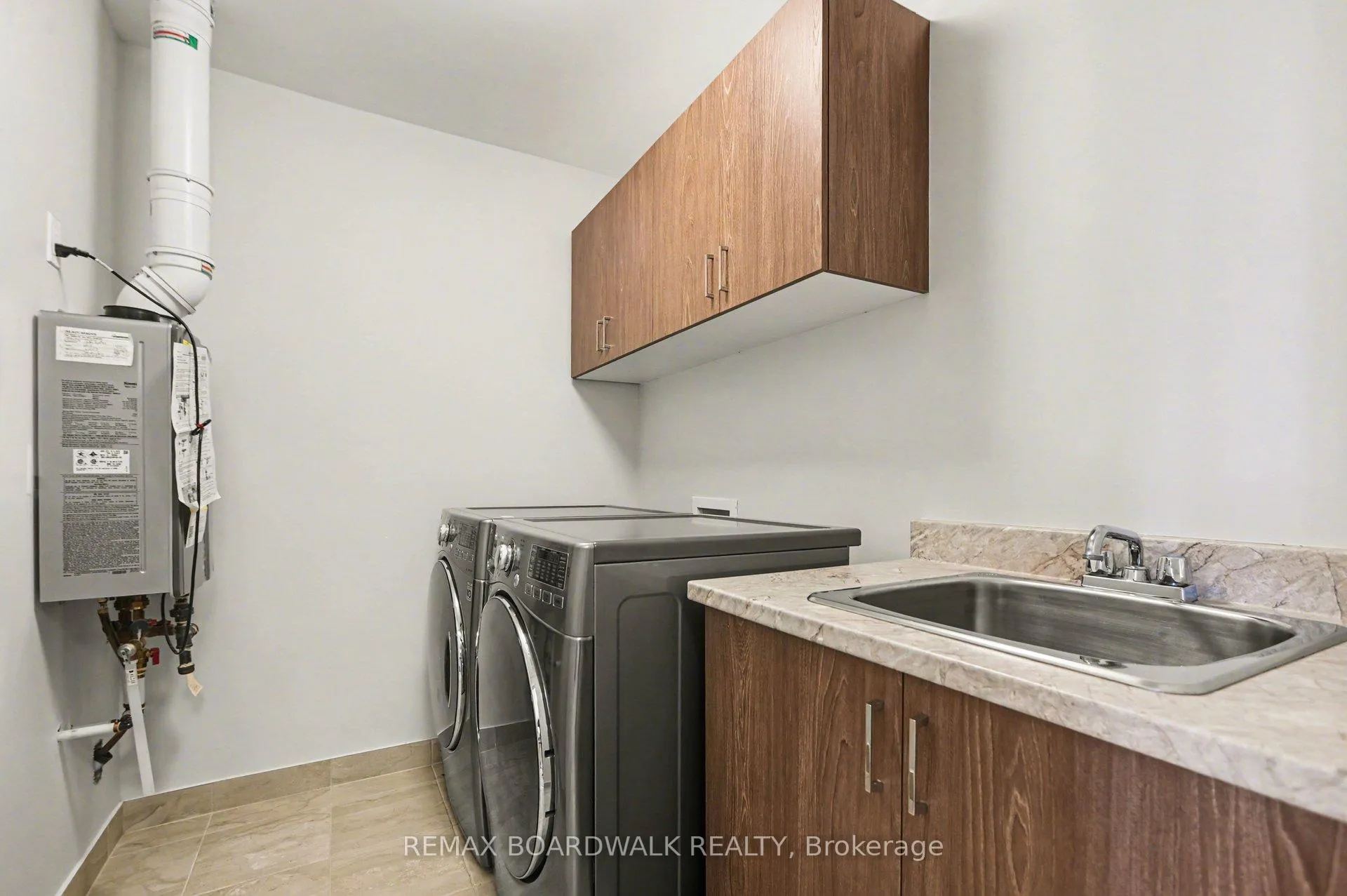 Photo 13 of 122 Kestrel Street, Ottawa, Blossom Park/Kemp Park/Findlay Creek — HOMEH