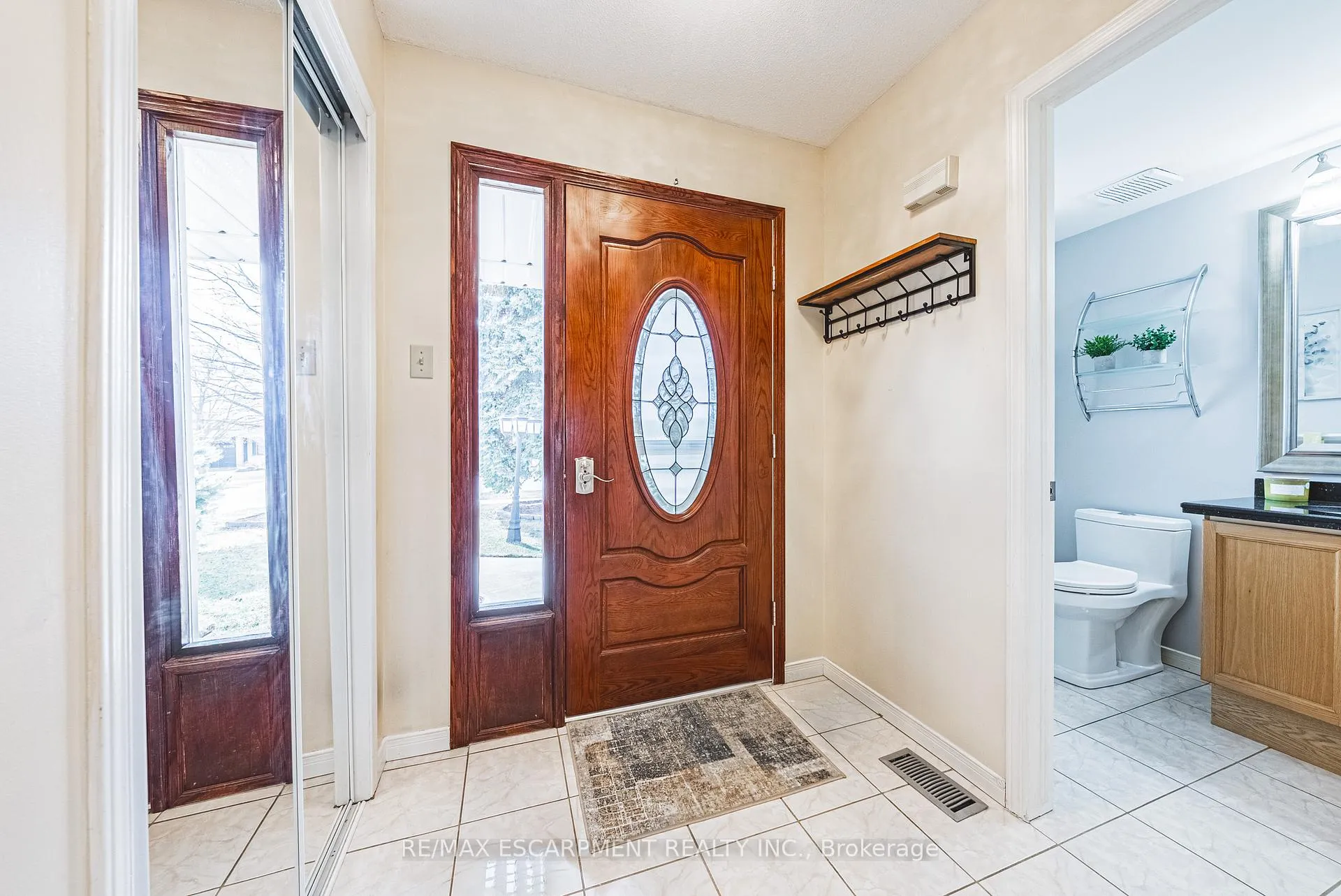 Photo 5 of 110 Highbury Drive, Hamilton, Stoney Creek Mountain — HOMEH