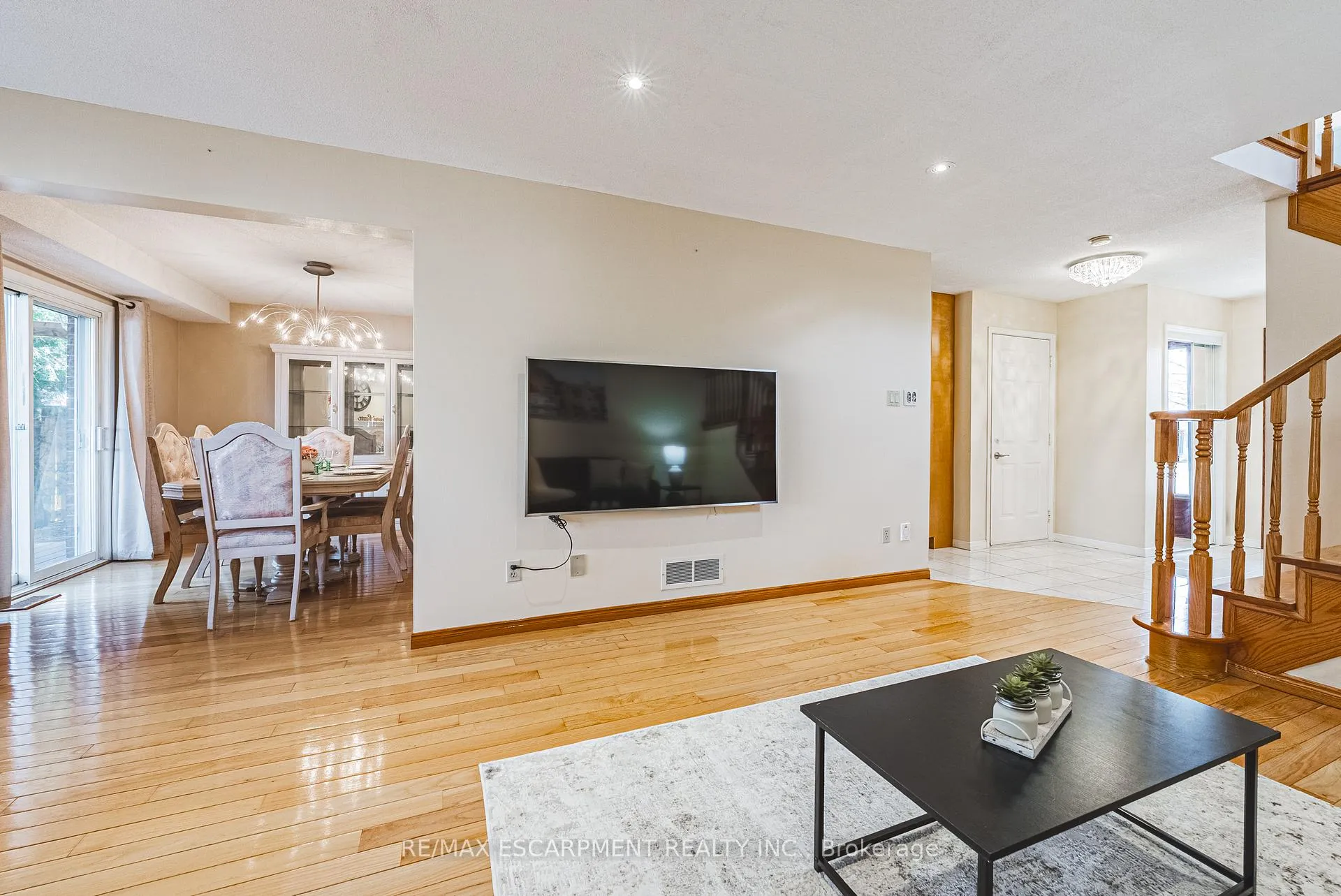 Photo 10 of 110 Highbury Drive, Hamilton, Stoney Creek Mountain — HOMEH