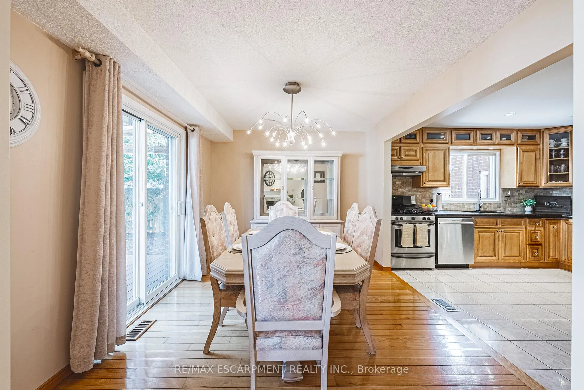 Photo 11 of 110 Highbury Drive, Hamilton, Stoney Creek Mountain — HOMEH
