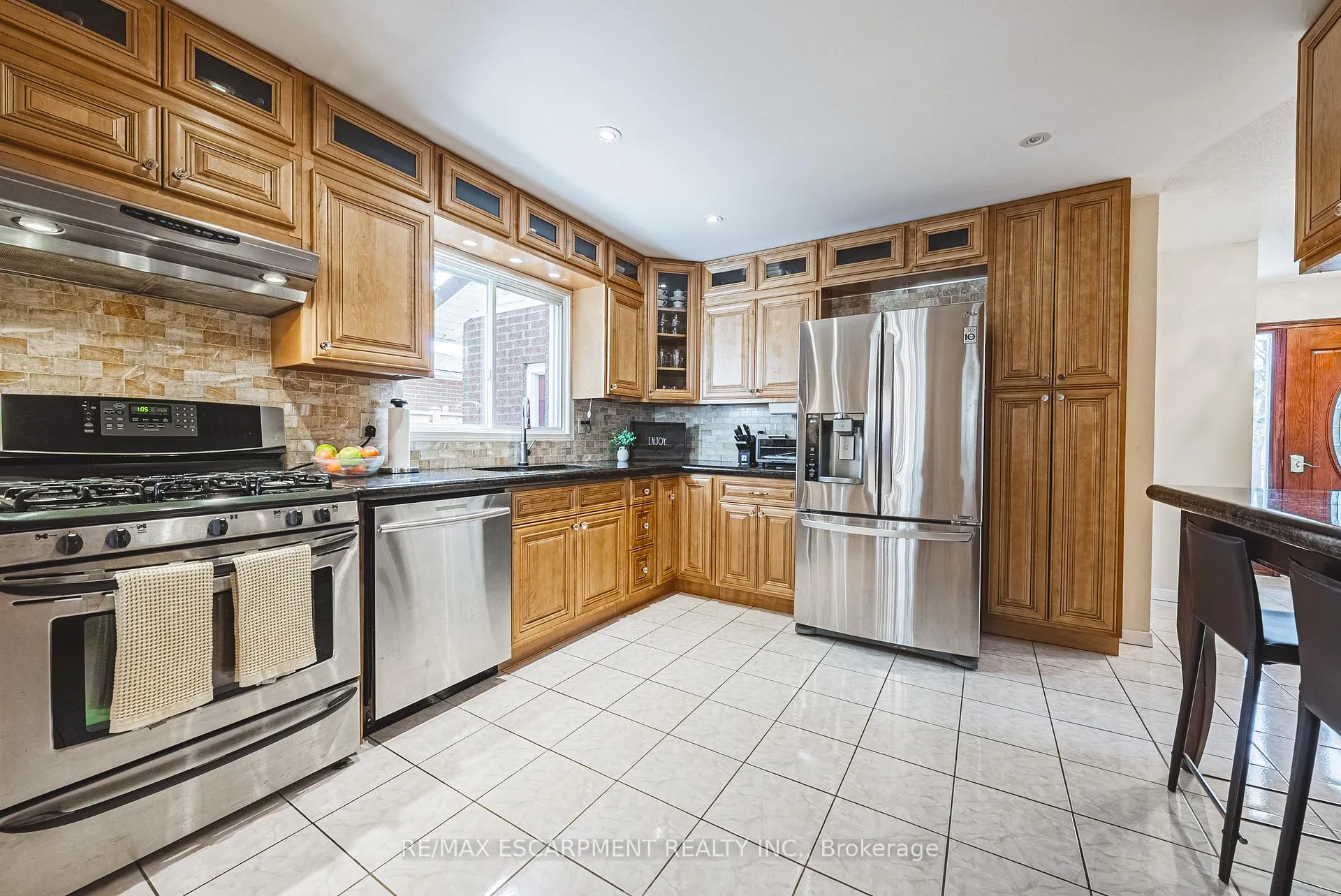 Photo 14 of 110 Highbury Drive, Hamilton, Stoney Creek Mountain — HOMEH