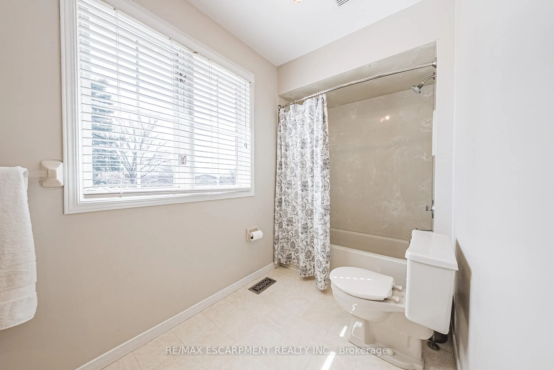Photo 20 of 110 Highbury Drive, Hamilton, Stoney Creek Mountain — HOMEH