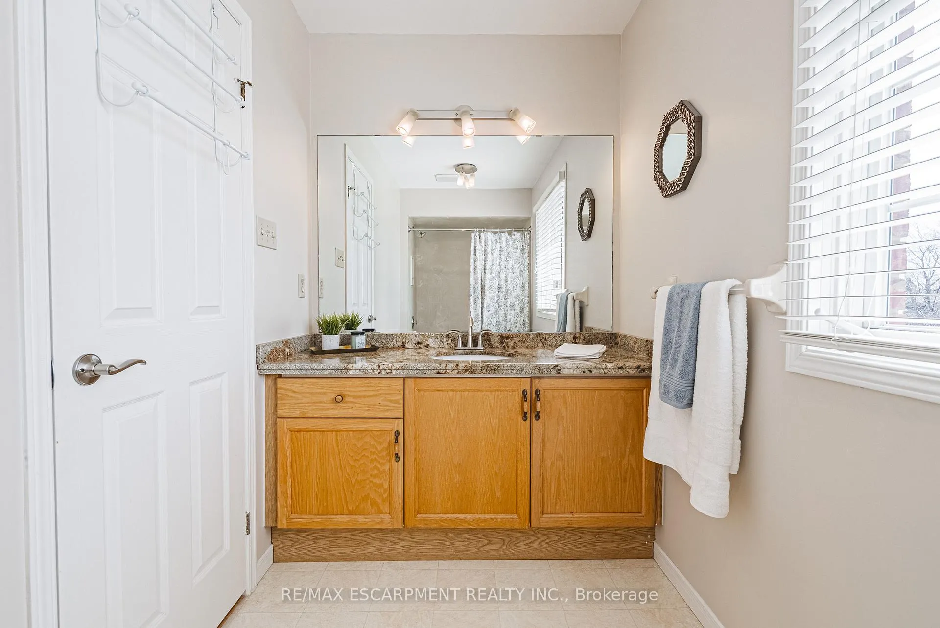 Photo 21 of 110 Highbury Drive, Hamilton, Stoney Creek Mountain — HOMEH