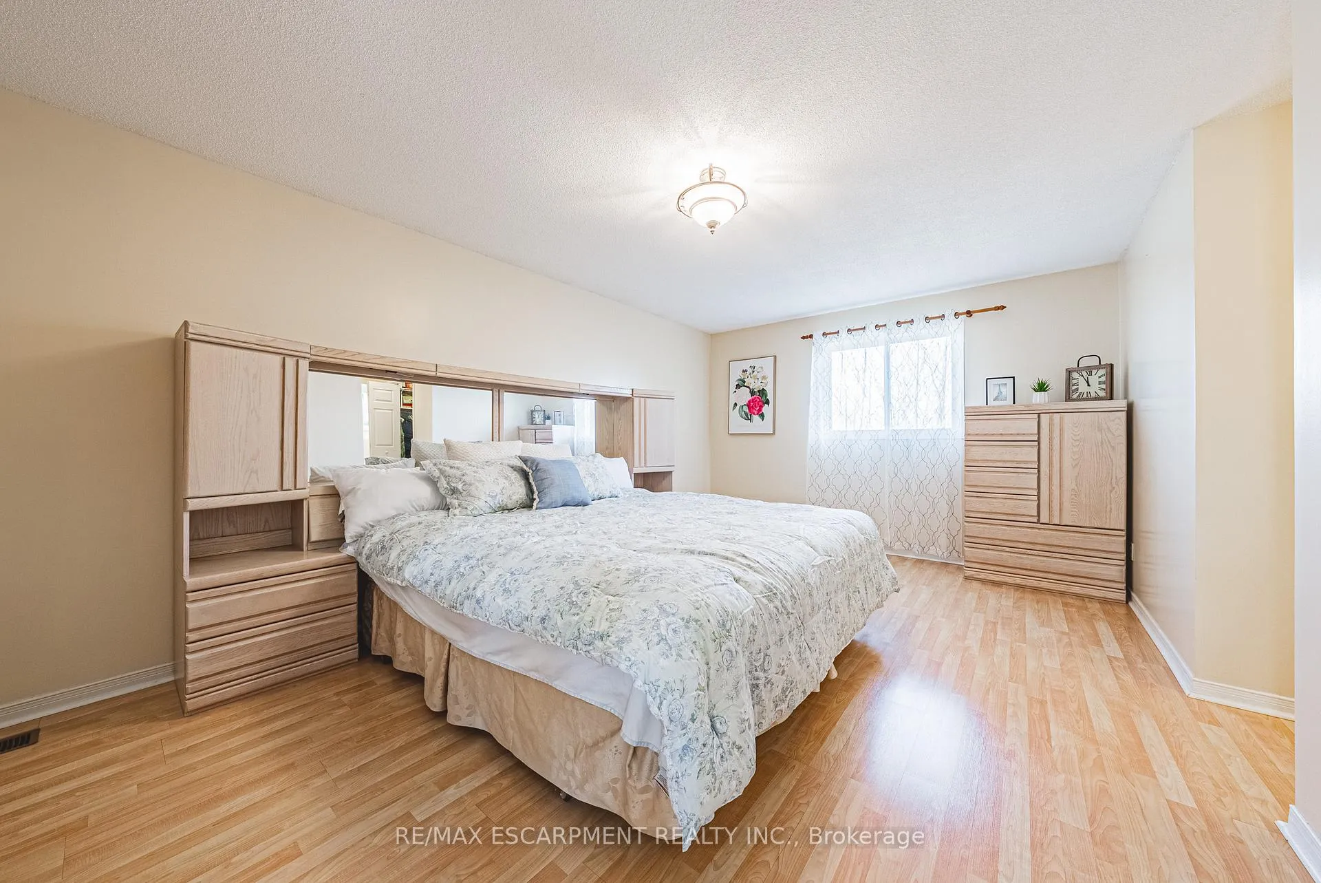 Photo 26 of 110 Highbury Drive, Hamilton, Stoney Creek Mountain — HOMEH