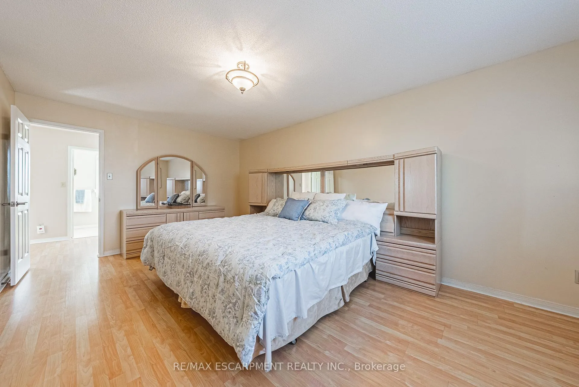 Photo 27 of 110 Highbury Drive, Hamilton, Stoney Creek Mountain — HOMEH