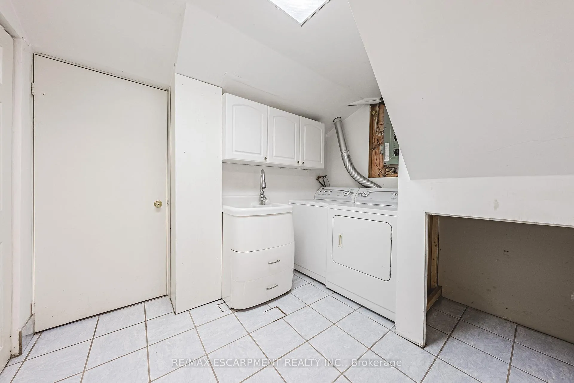 Photo 36 of 110 Highbury Drive, Hamilton, Stoney Creek Mountain — HOMEH