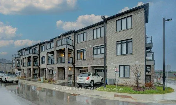 Front of Unit 611, 585 Colborne Street E