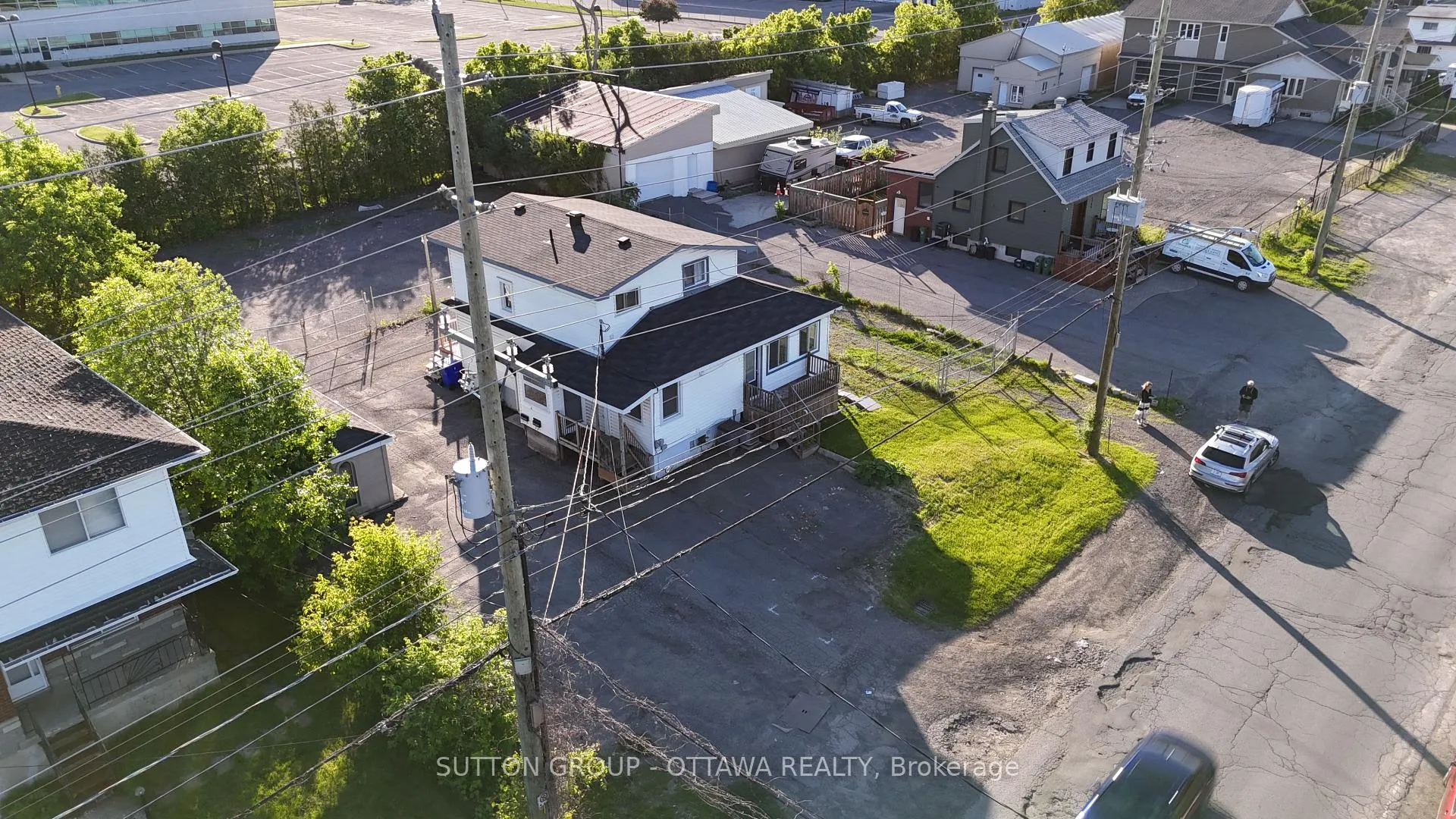 Photo 8 of 1368 Labrie Avenue, Ottawa, Cyrville Rd./Industrial Park — HOMEH