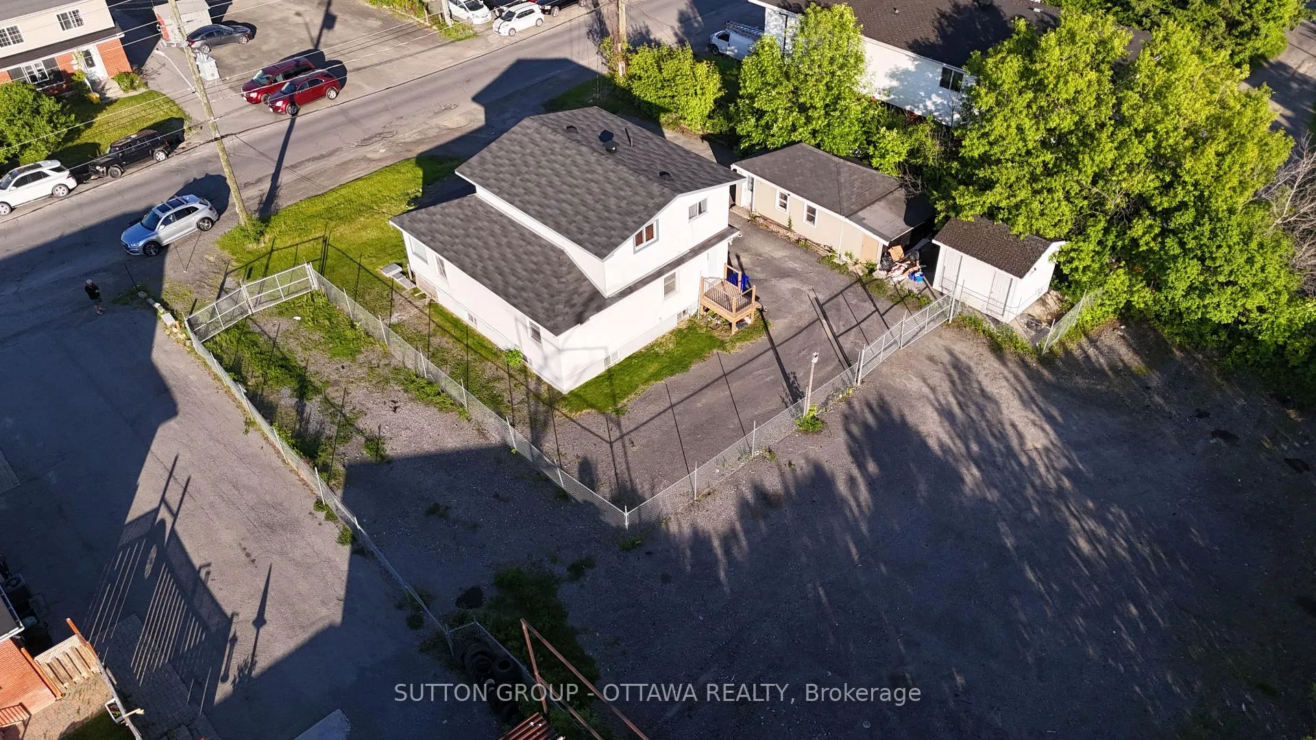 Photo 9 of 1368 Labrie Avenue, Ottawa, Cyrville Rd./Industrial Park — HOMEH