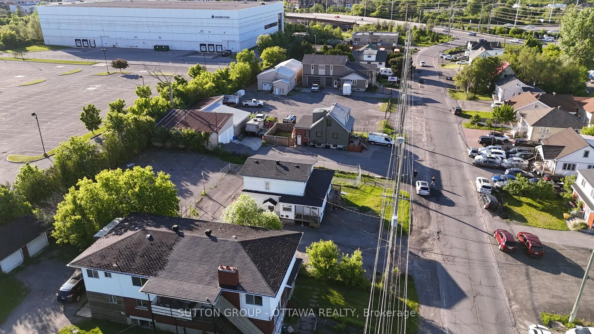 Photo 10 of 1368 Labrie Avenue, Ottawa, Cyrville Rd./Industrial Park — HOMEH
