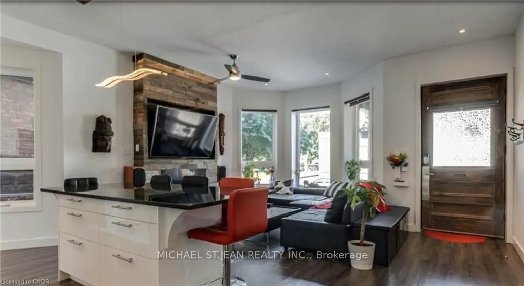 Photo 5 of Unit 2, 12 West Avenue N, Hamilton, Landsdale — HOMEH