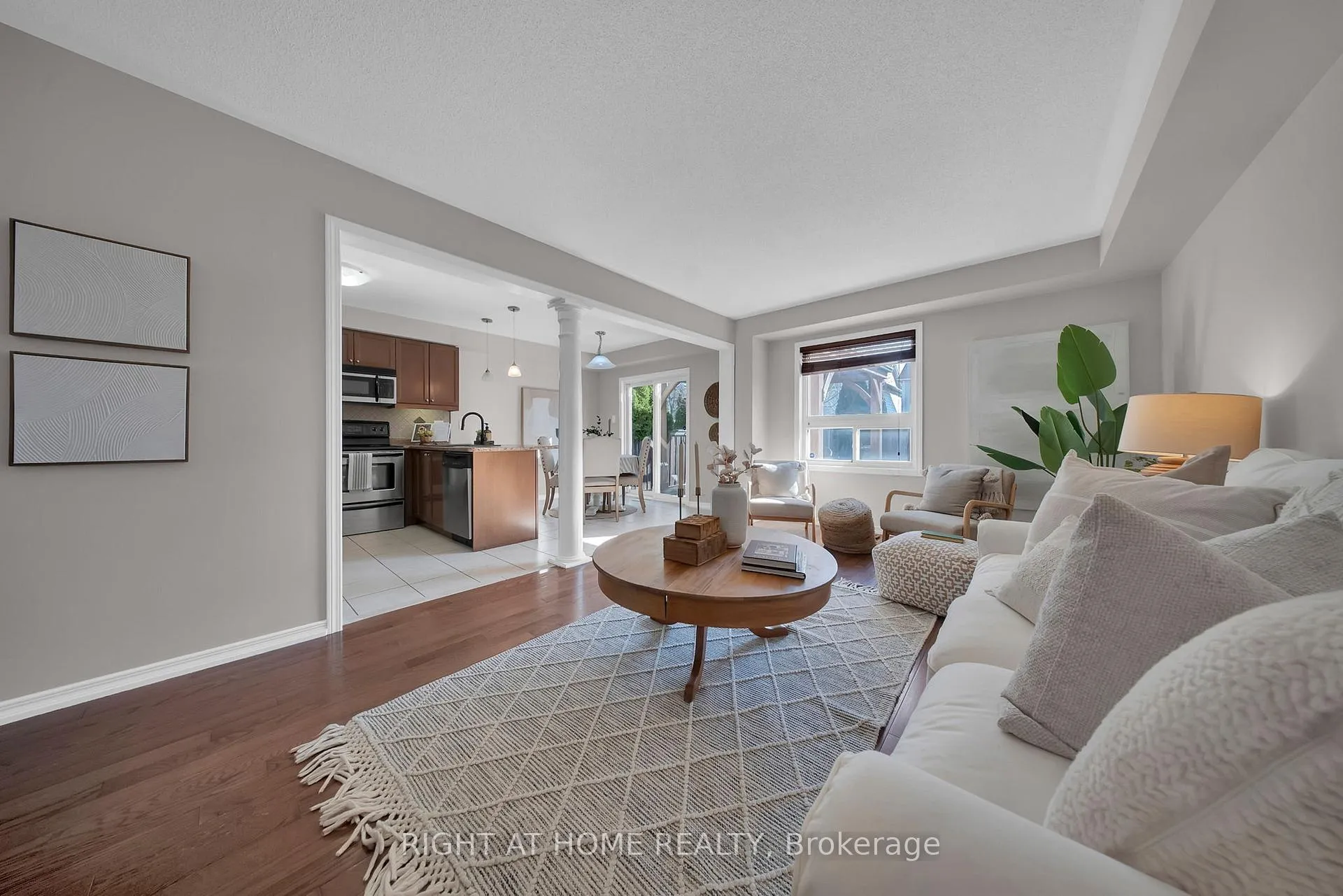 Photo 4 of 131 William Cowles Drive, Clarington, Bowmanville — HOMEH