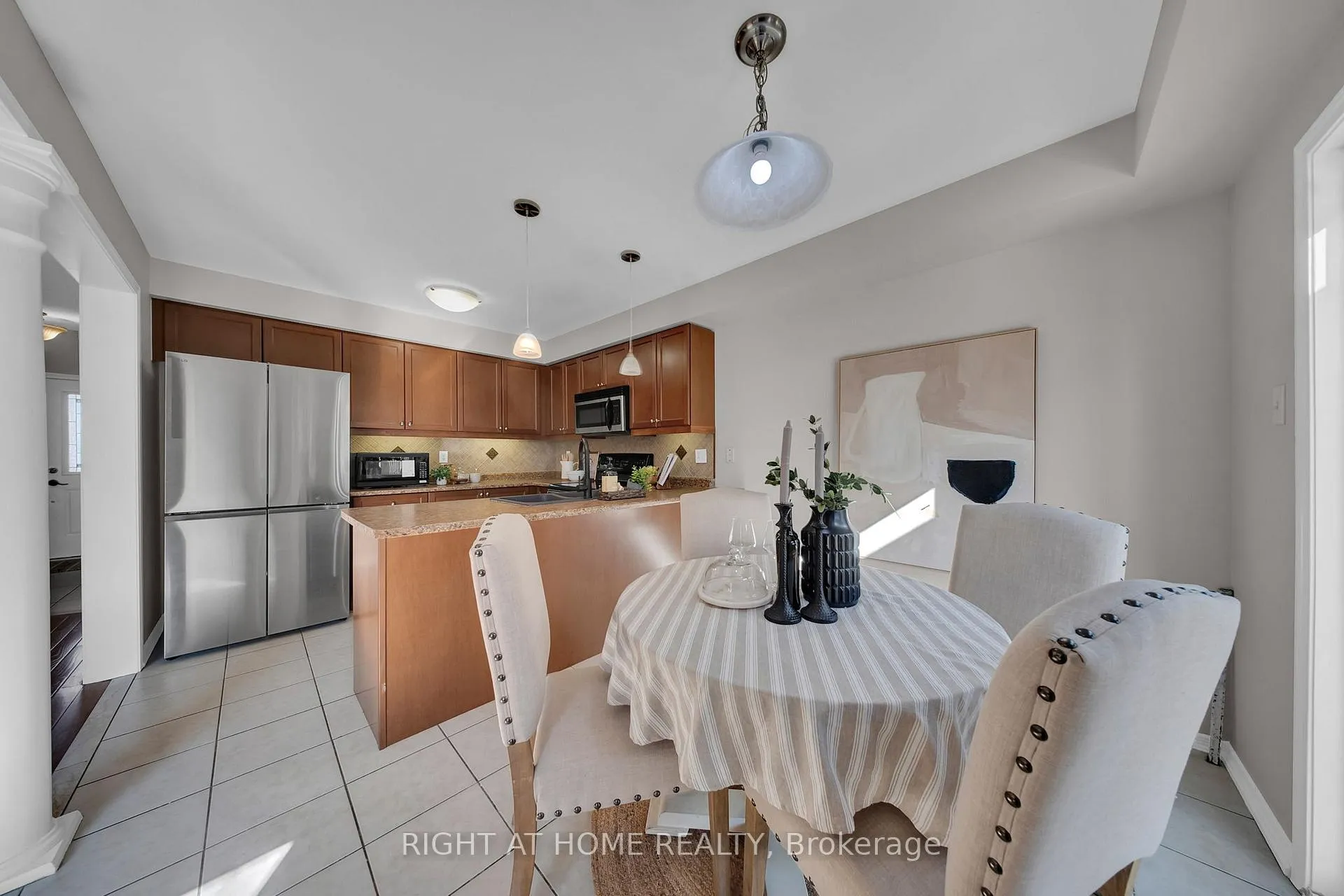 Photo 7 of 131 William Cowles Drive, Clarington, Bowmanville — HOMEH
