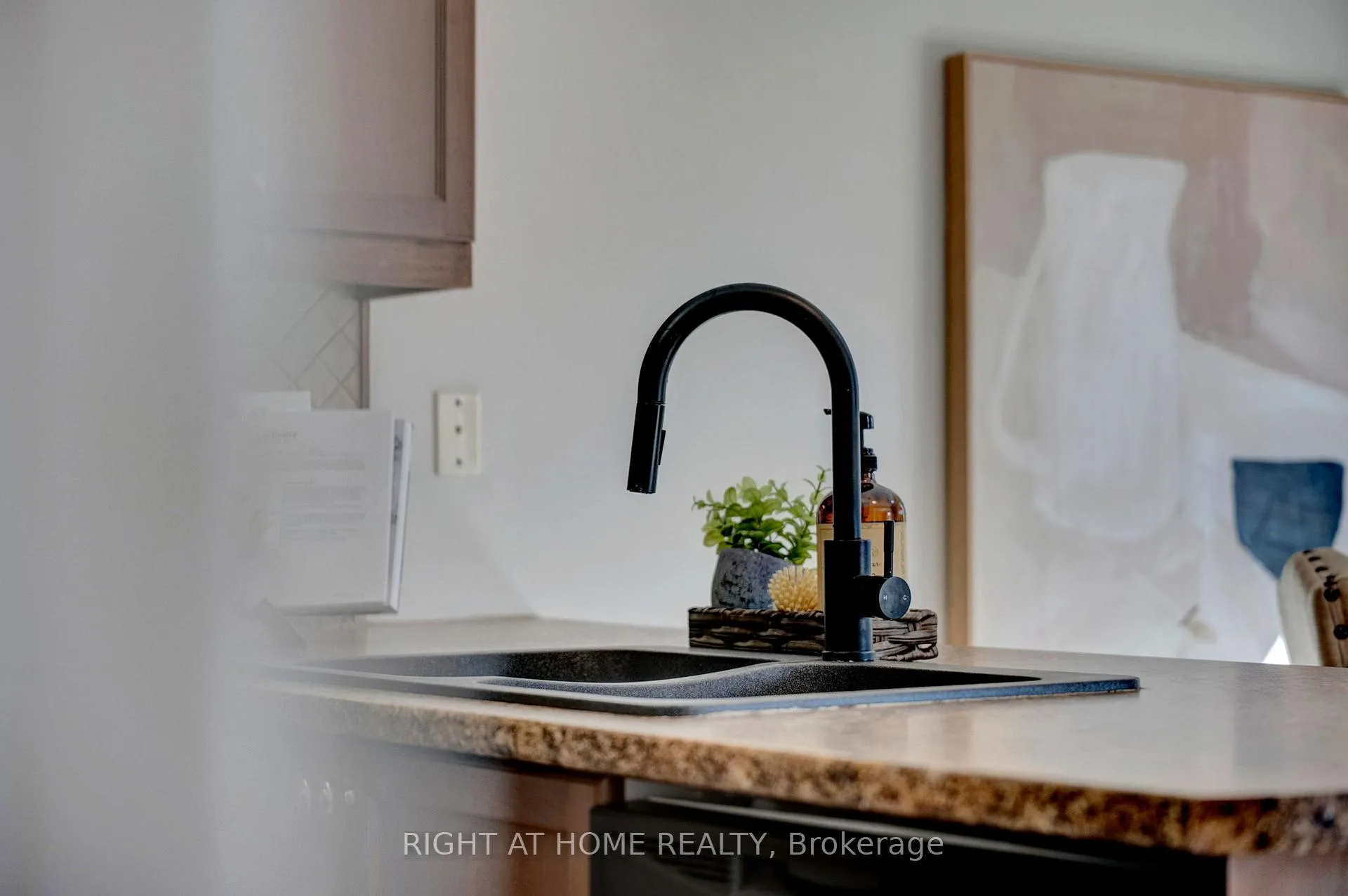 Photo 8 of 131 William Cowles Drive, Clarington, Bowmanville — HOMEH