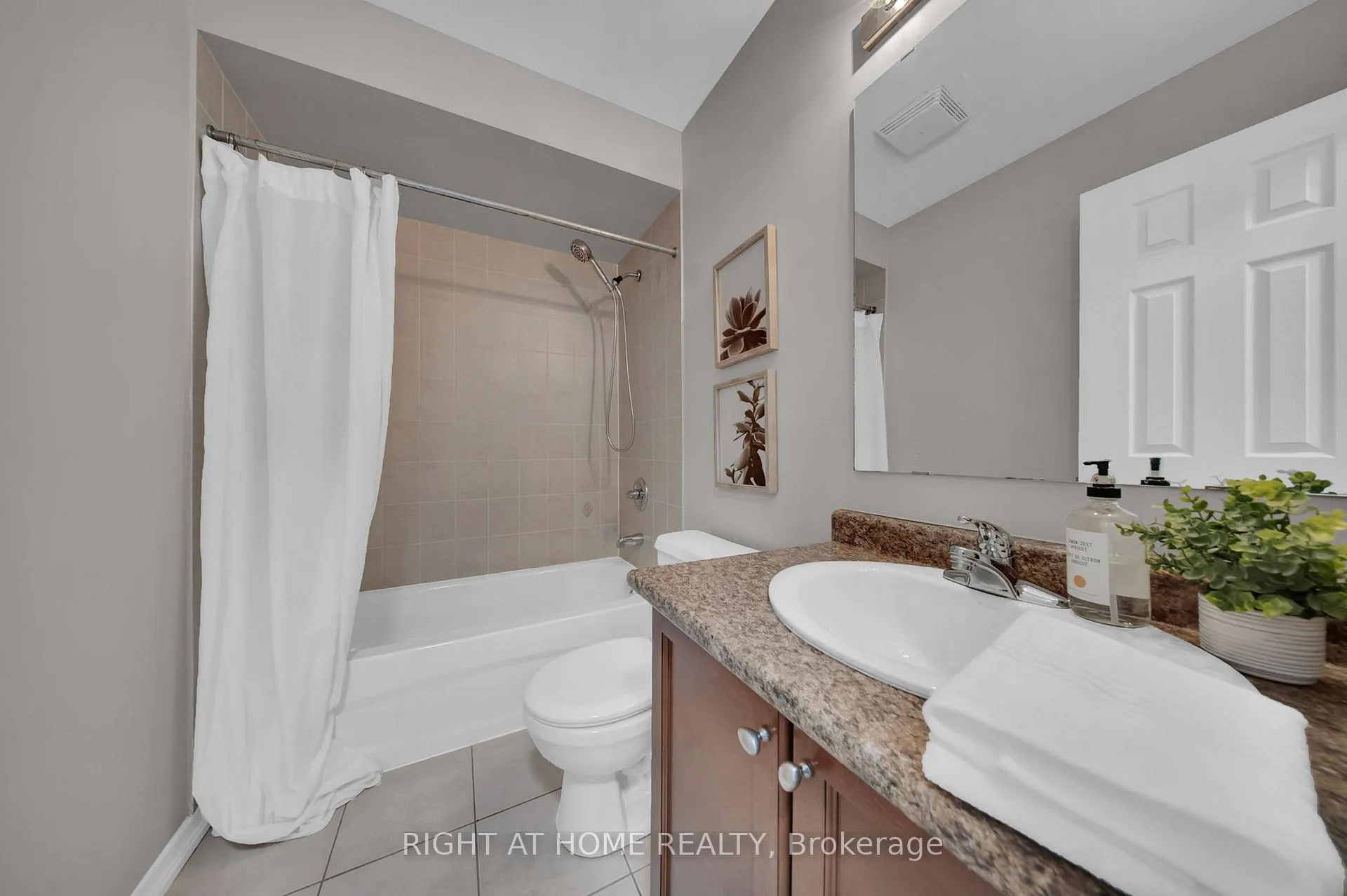 Photo 20 of 131 William Cowles Drive, Clarington, Bowmanville — HOMEH