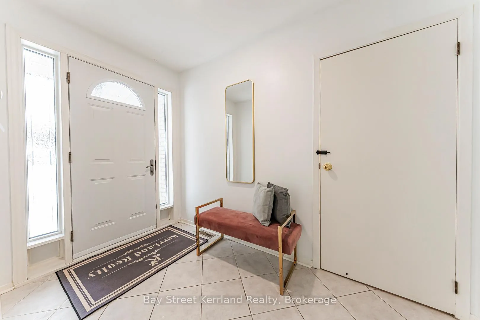 Photo 3 of 2393 Main Level -SPEYSIDE Drive, Mississauga, Sheridan — HOMEH