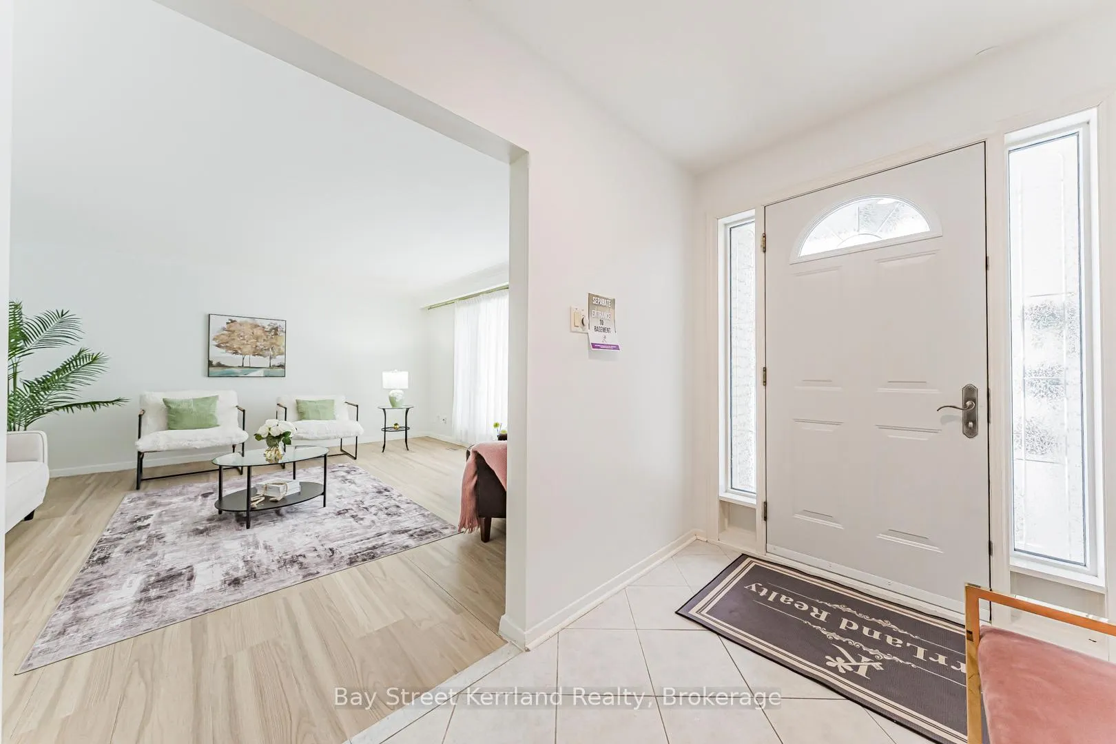 Photo 4 of 2393 Main Level -SPEYSIDE Drive, Mississauga, Sheridan — HOMEH