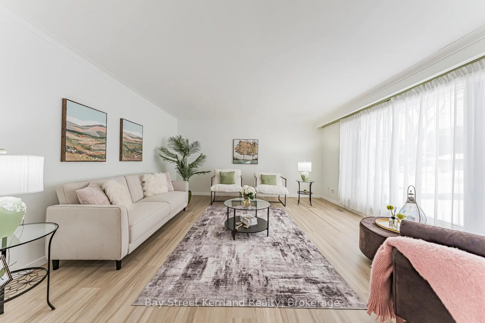 Photo 5 of 2393 Main Level -SPEYSIDE Drive, Mississauga, Sheridan — HOMEH