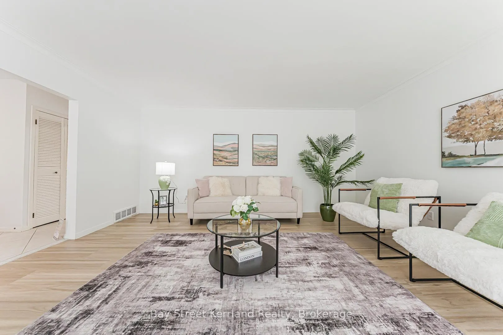 Photo 7 of 2393 Main Level -SPEYSIDE Drive, Mississauga, Sheridan — HOMEH