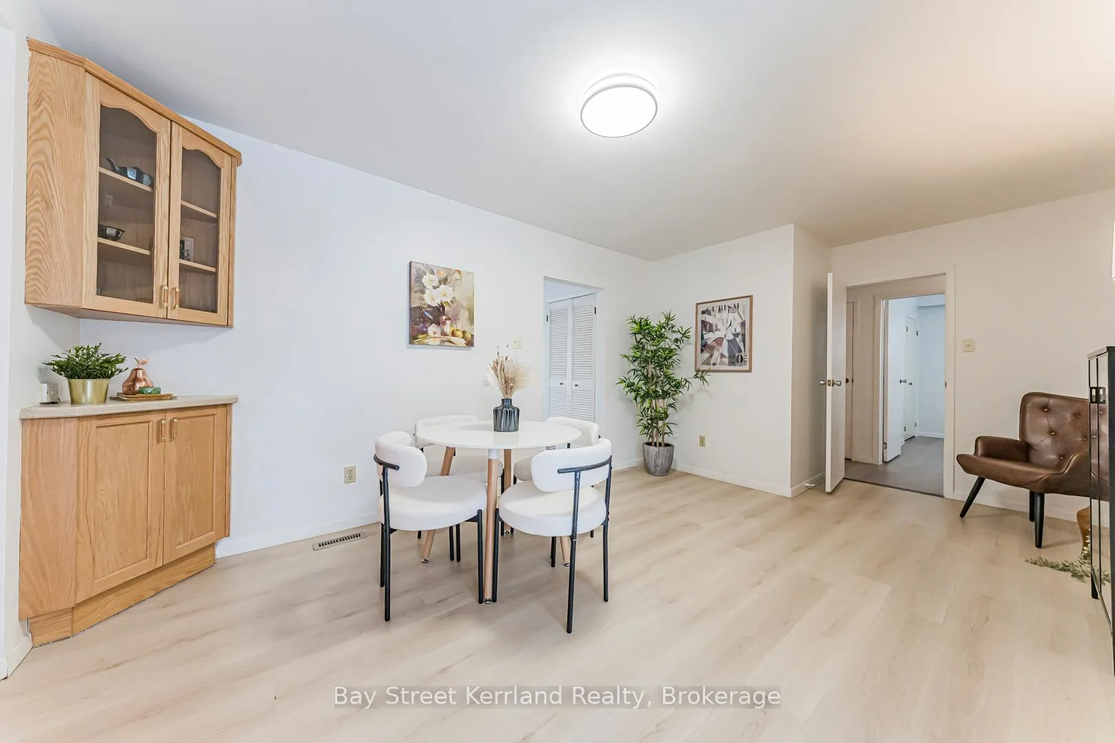 Photo 11 of 2393 Main Level -SPEYSIDE Drive, Mississauga, Sheridan — HOMEH