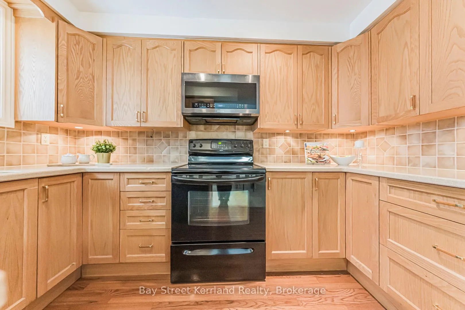 Photo 13 of 2393 Main Level -SPEYSIDE Drive, Mississauga, Sheridan — HOMEH