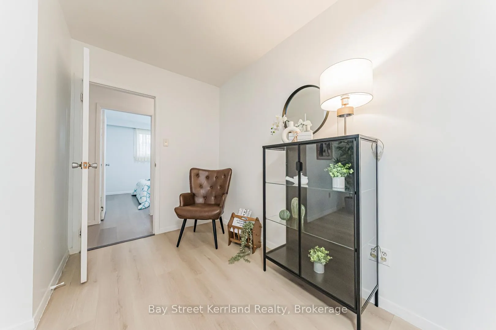 Photo 15 of 2393 Main Level -SPEYSIDE Drive, Mississauga, Sheridan — HOMEH