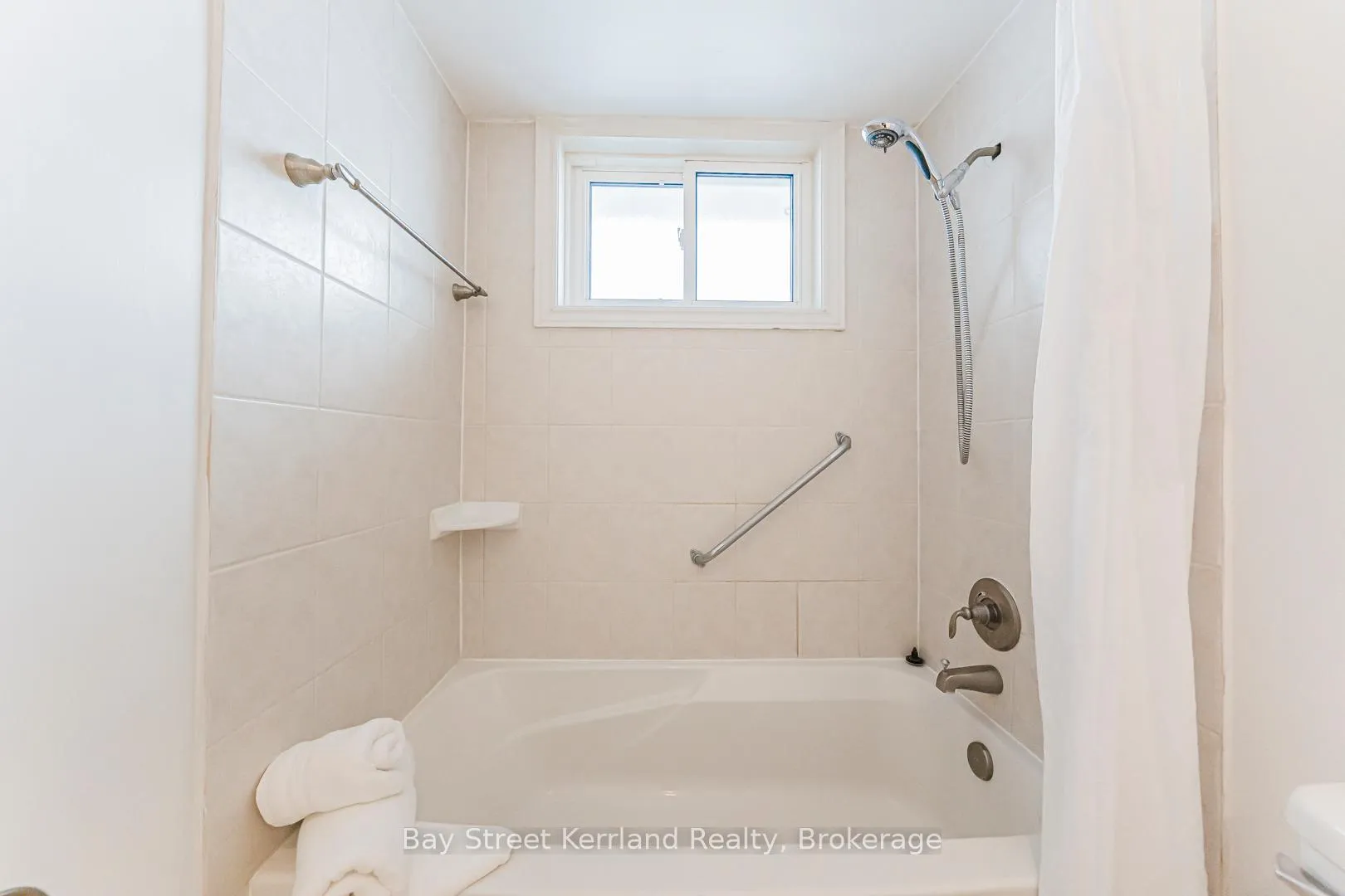 Photo 28 of 2393 Main Level -SPEYSIDE Drive, Mississauga, Sheridan — HOMEH