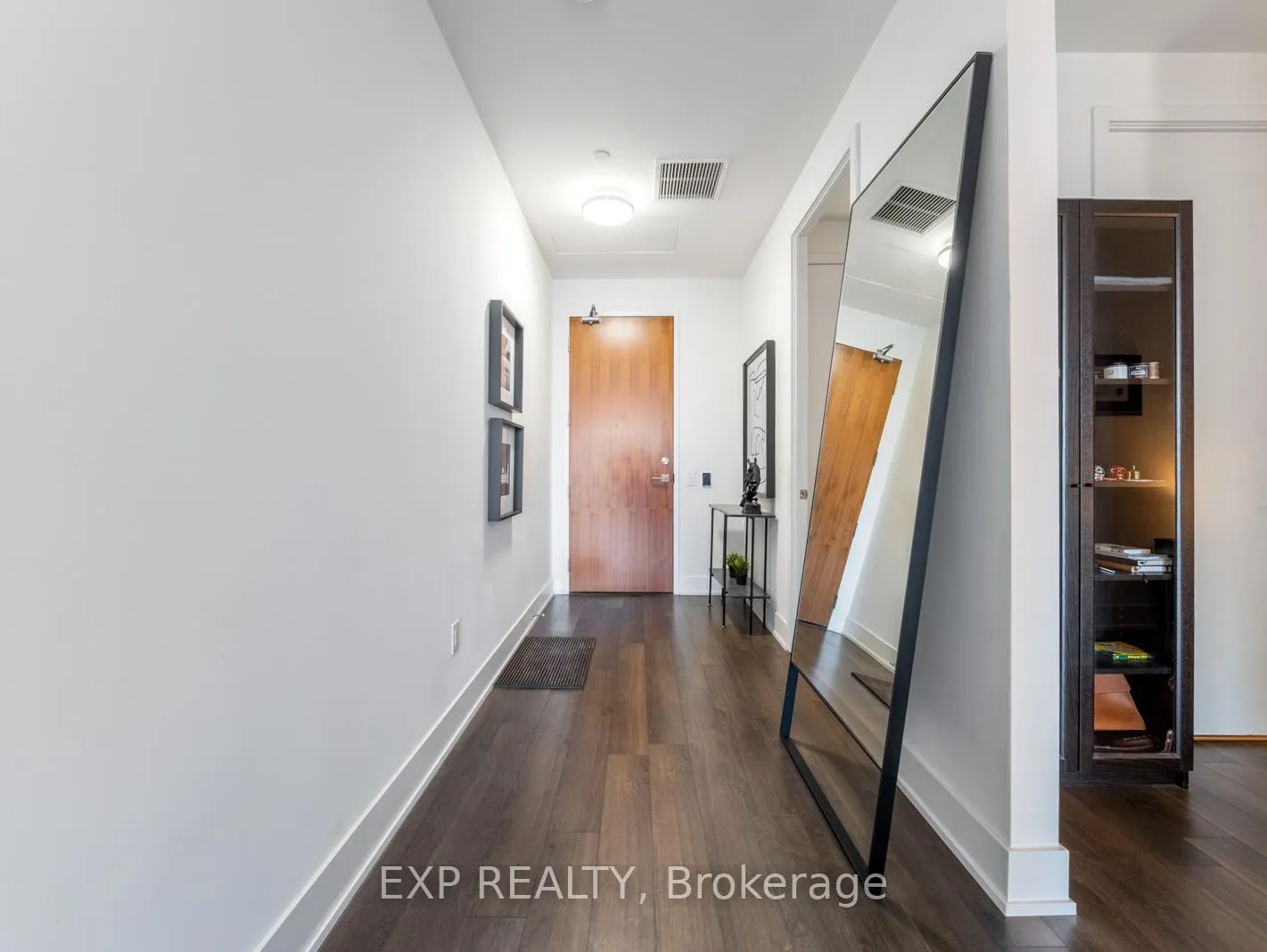 Photo 4 of Unit 624, 111 St Clair Avenue W, Toronto, Yonge-St. Clair — HOMEH