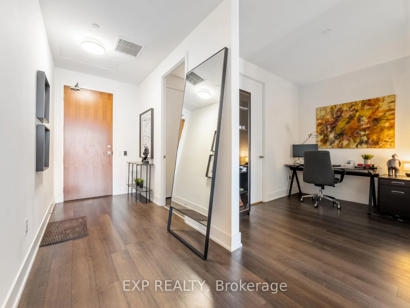 Photo 5 of Unit 624, 111 St Clair Avenue W, Toronto, Yonge-St. Clair — HOMEH