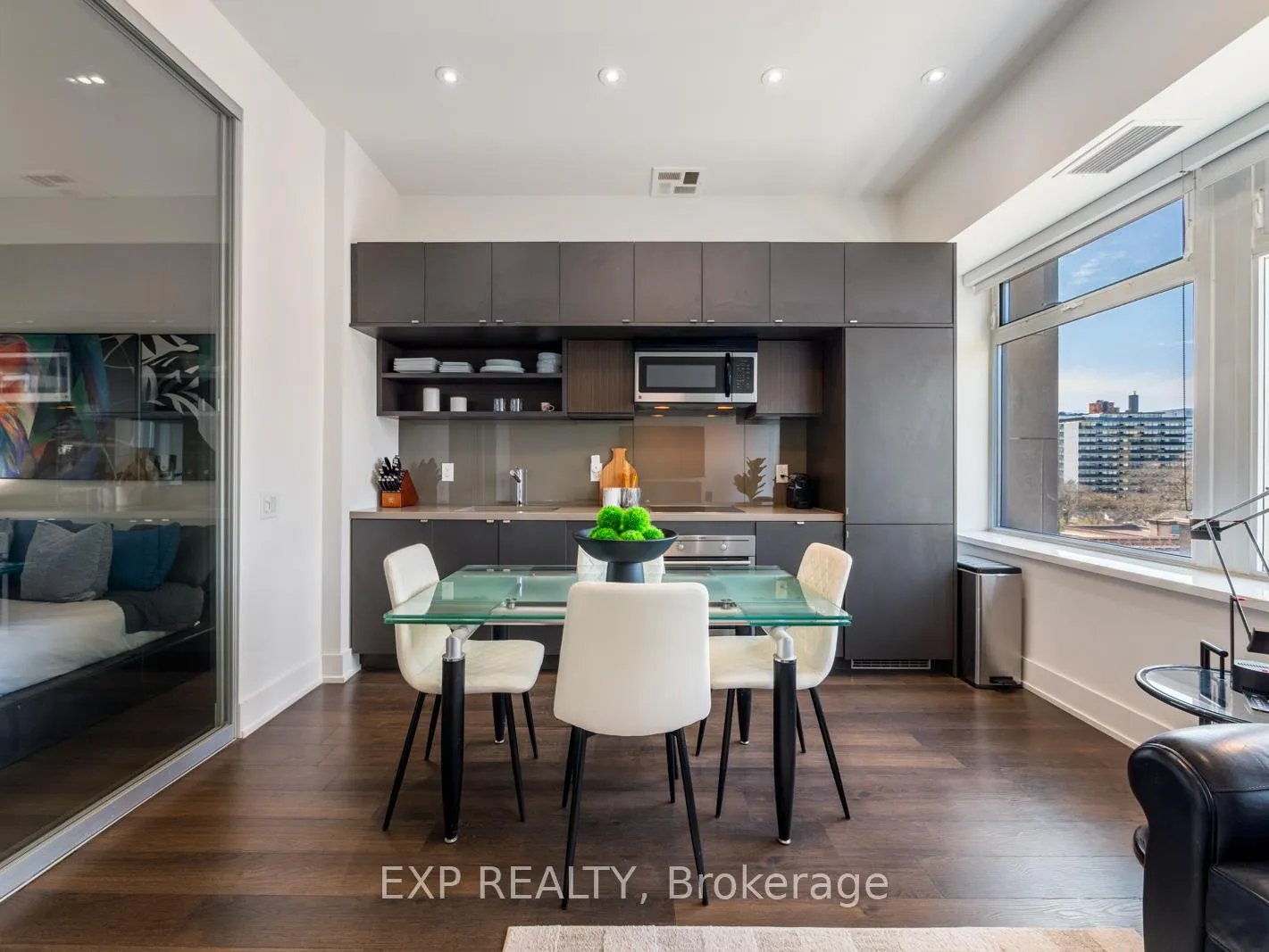 Photo 10 of Unit 624, 111 St Clair Avenue W, Toronto, Yonge-St. Clair — HOMEH