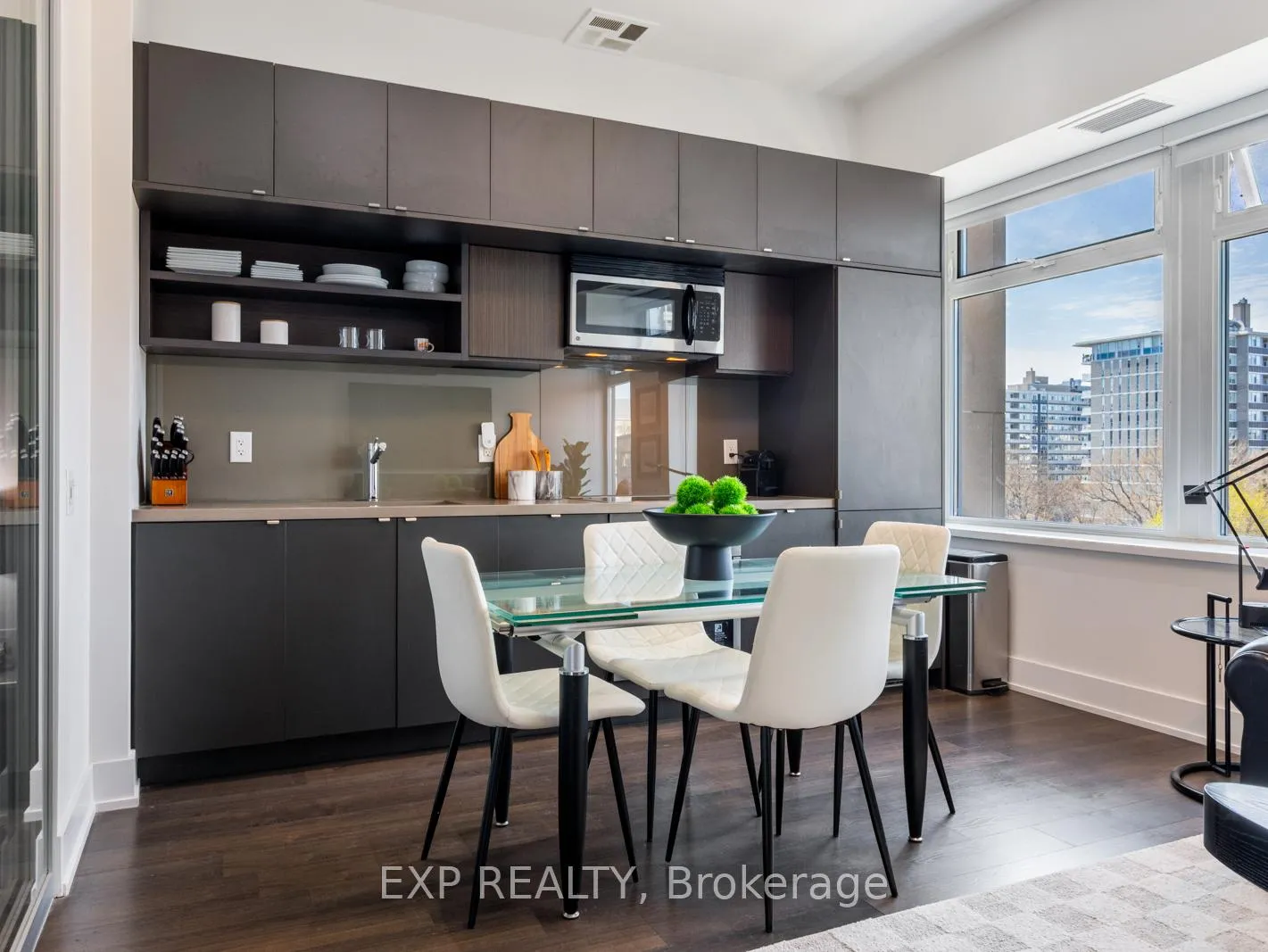 Photo 11 of Unit 624, 111 St Clair Avenue W, Toronto, Yonge-St. Clair — HOMEH