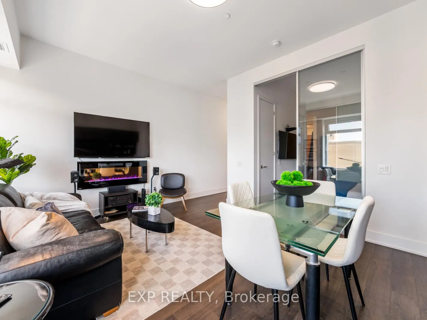 Photo 13 of Unit 624, 111 St Clair Avenue W, Toronto, Yonge-St. Clair — HOMEH
