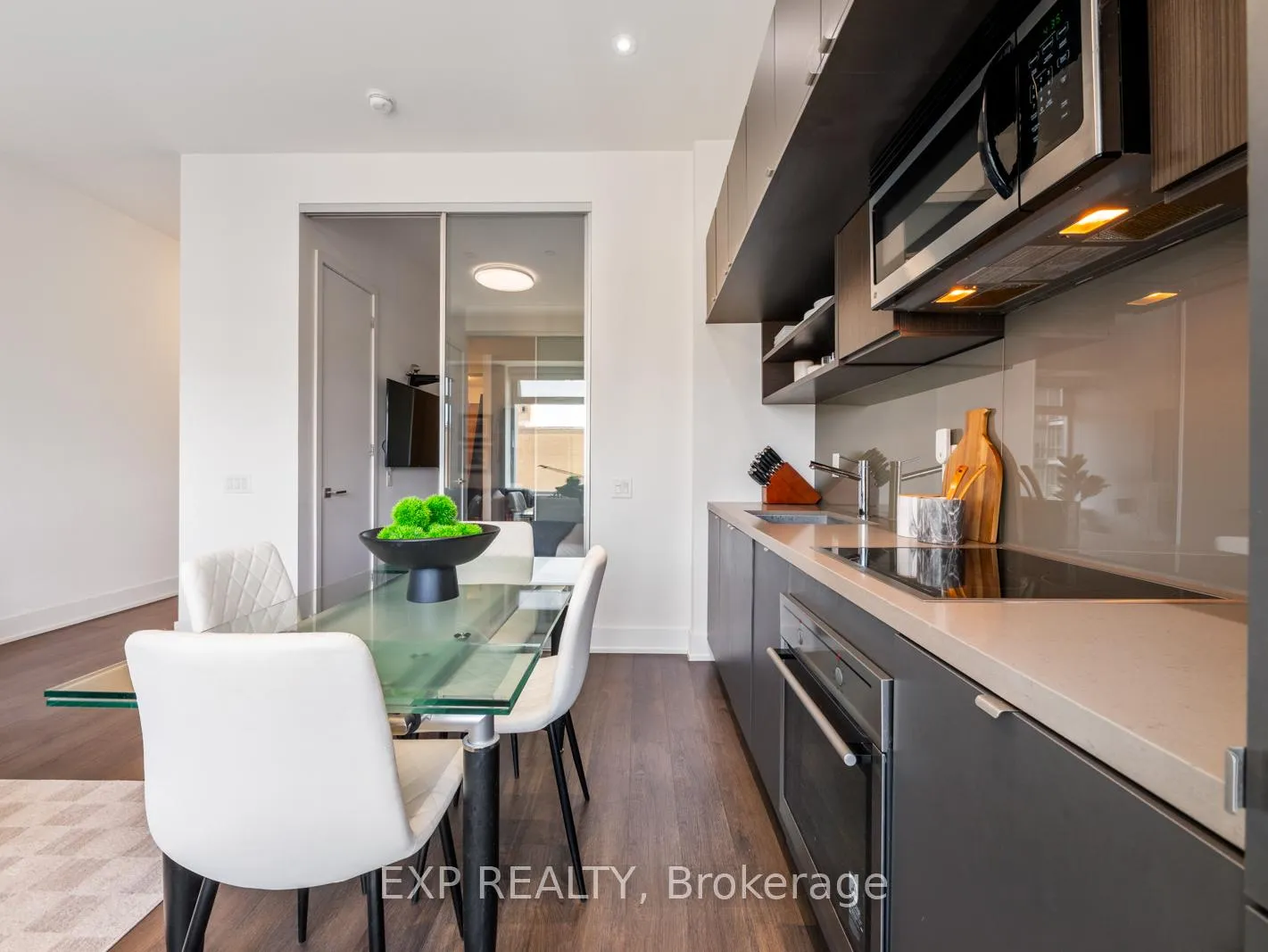 Photo 14 of Unit 624, 111 St Clair Avenue W, Toronto, Yonge-St. Clair — HOMEH