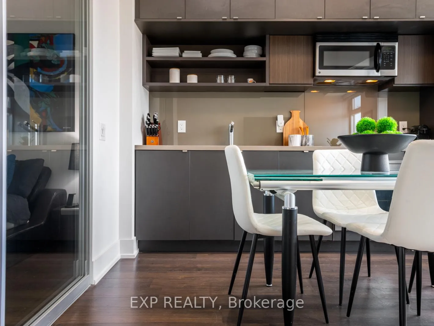 Photo 19 of Unit 624, 111 St Clair Avenue W, Toronto, Yonge-St. Clair — HOMEH