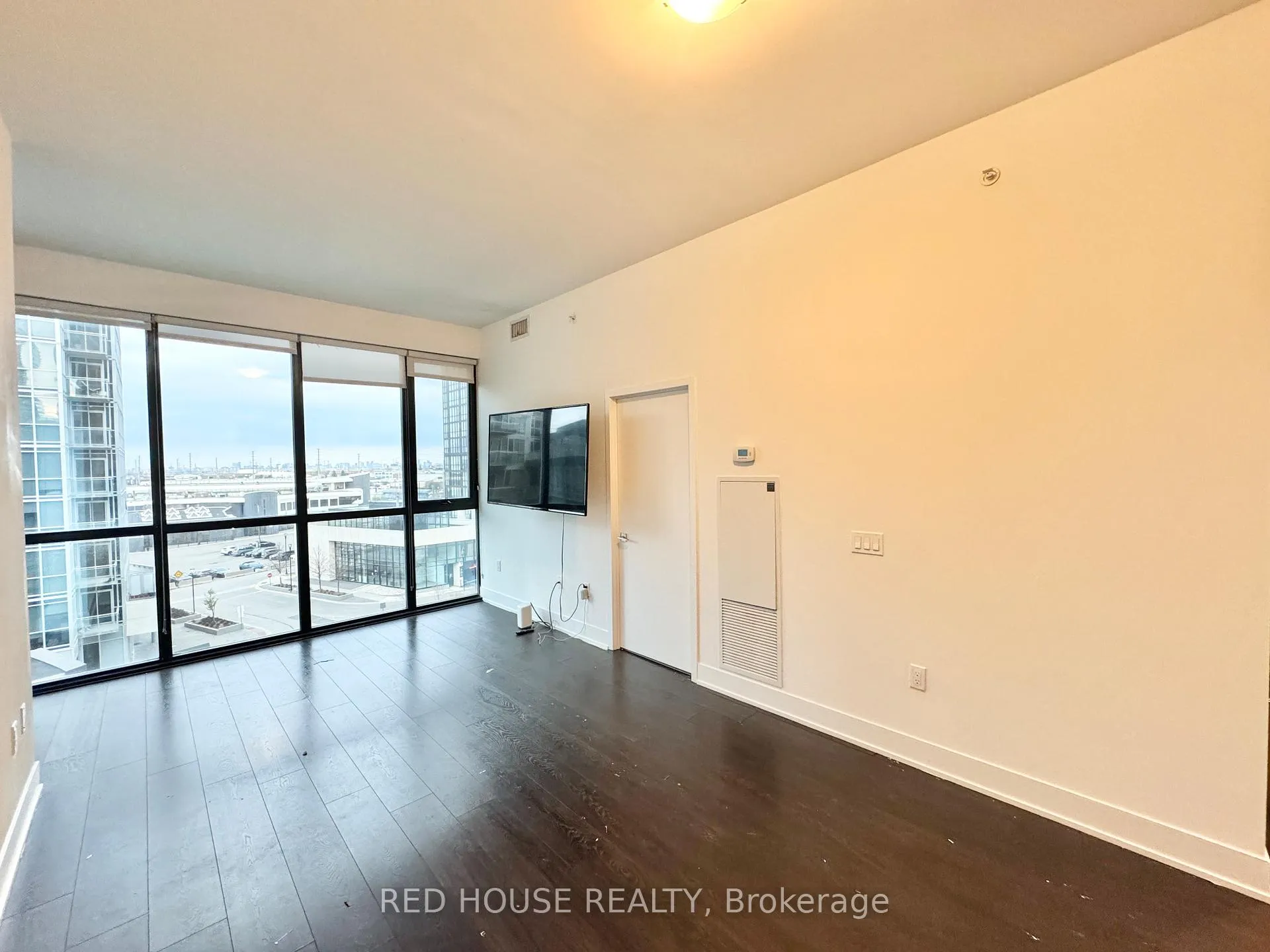 Photo 2 of Unit 519, 2916 Highway 7, Vaughan, Concord — HOMEH